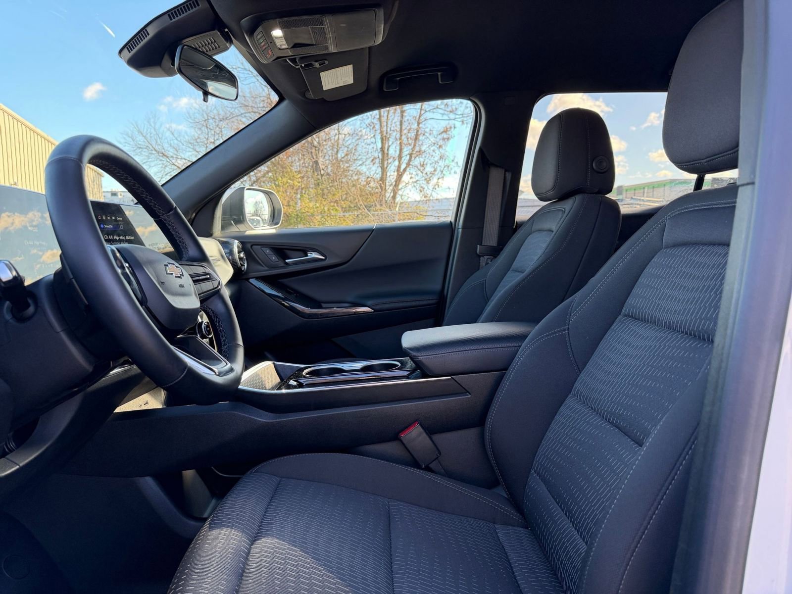 Thumbnail: 2025 Chevrolet Equinox - 25