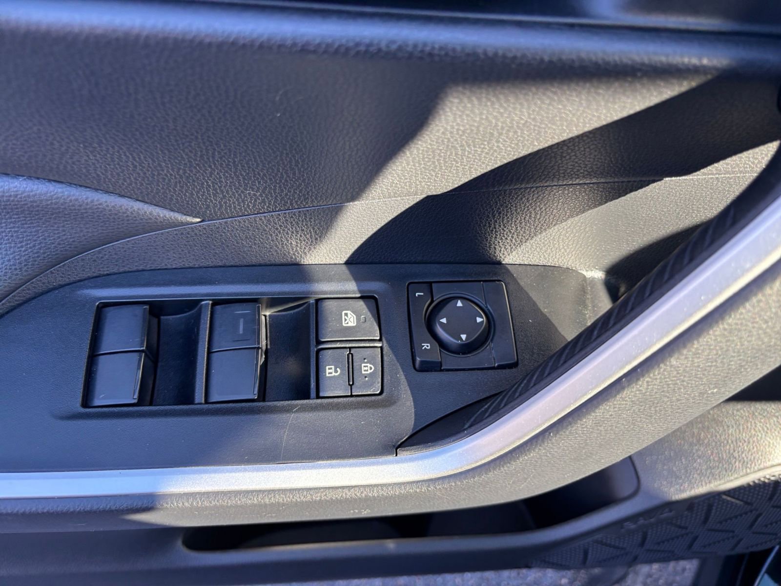 Thumbnail: 2025 Toyota RAV4 - 20