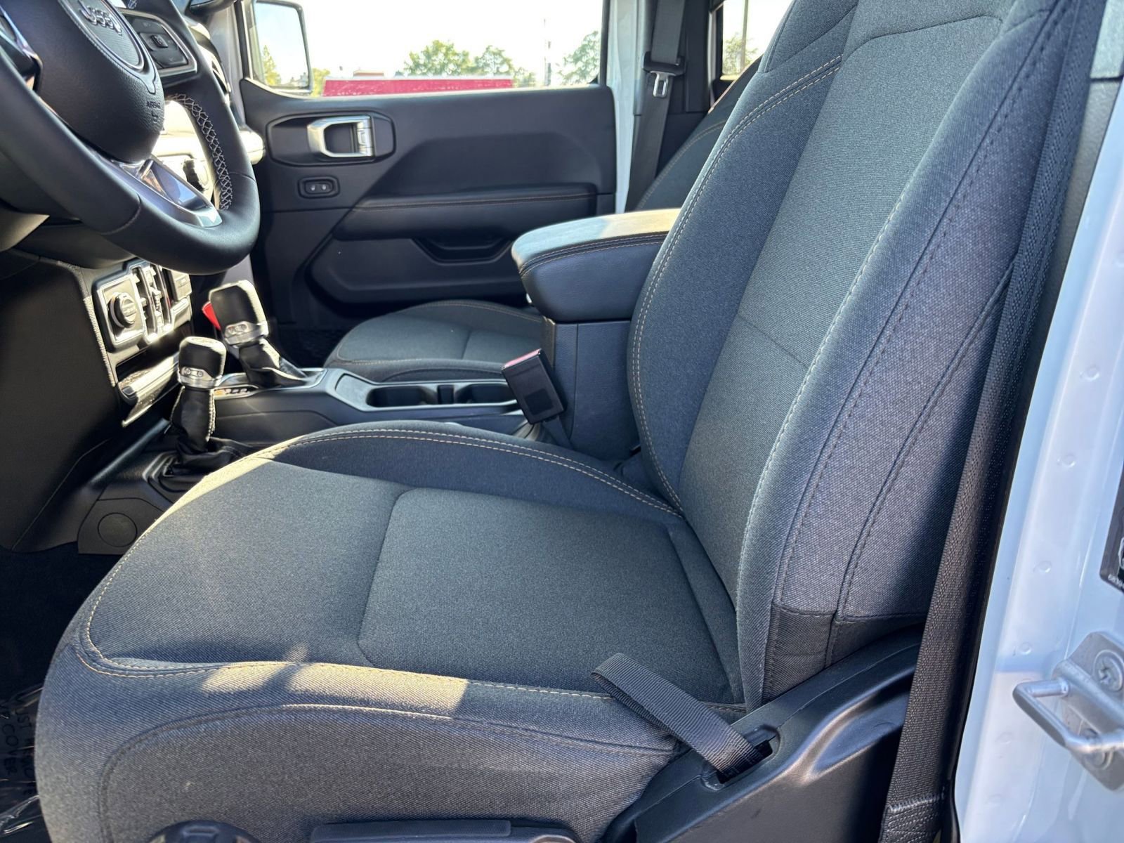 Thumbnail: 2025 Jeep Wrangler - 25