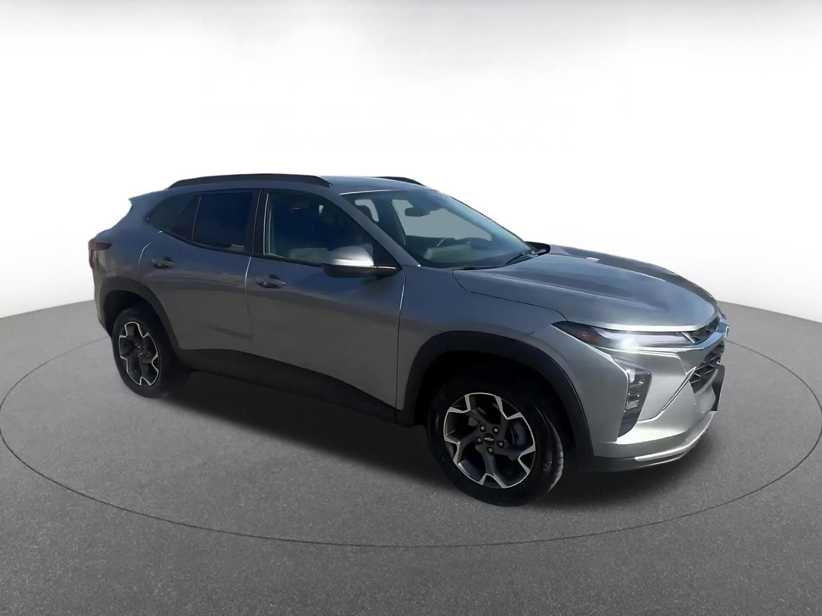 Thumbnail: 2025 Chevrolet Trax - 2