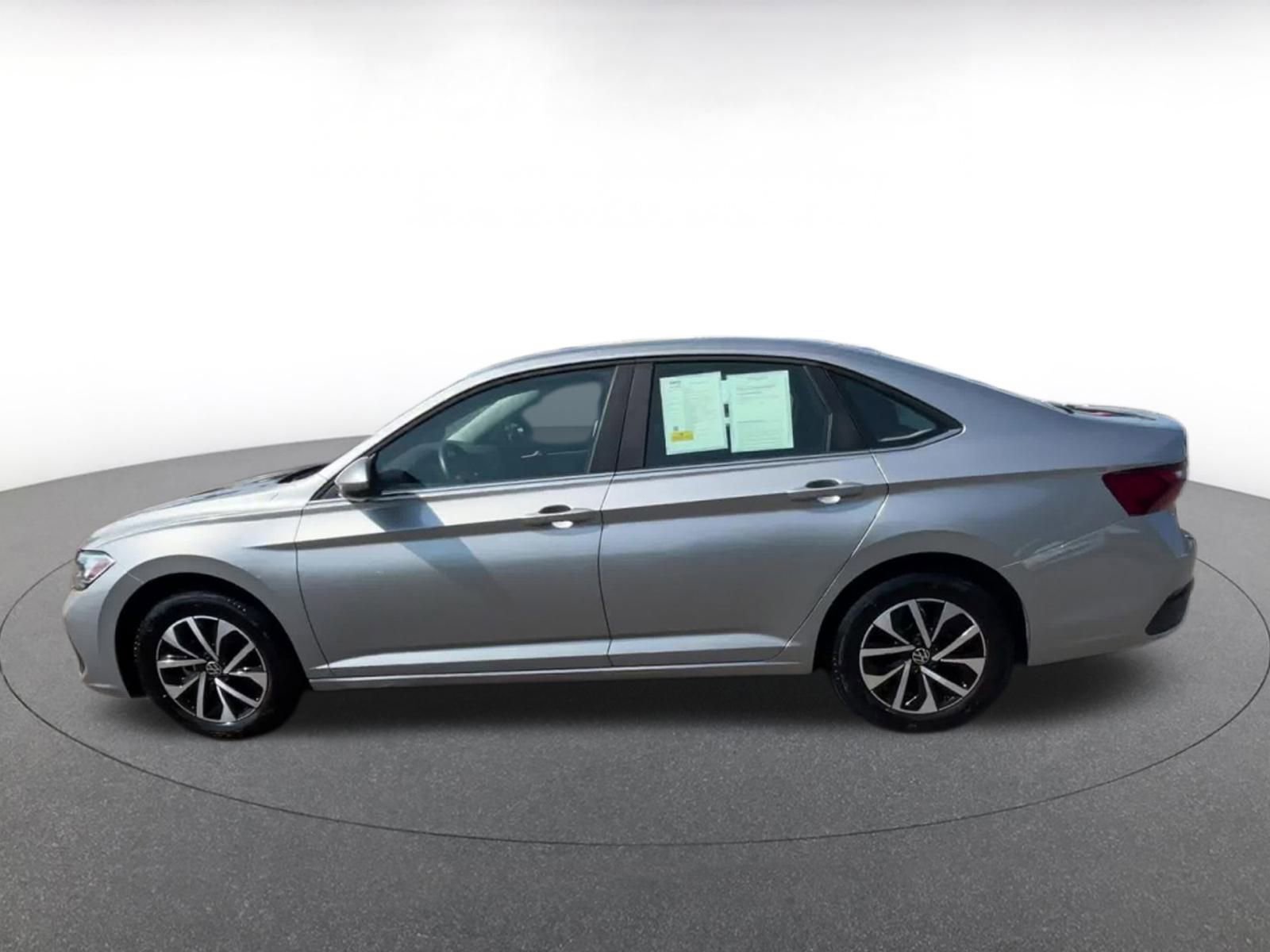 Thumbnail: 2024 Volkswagen Jetta - 10