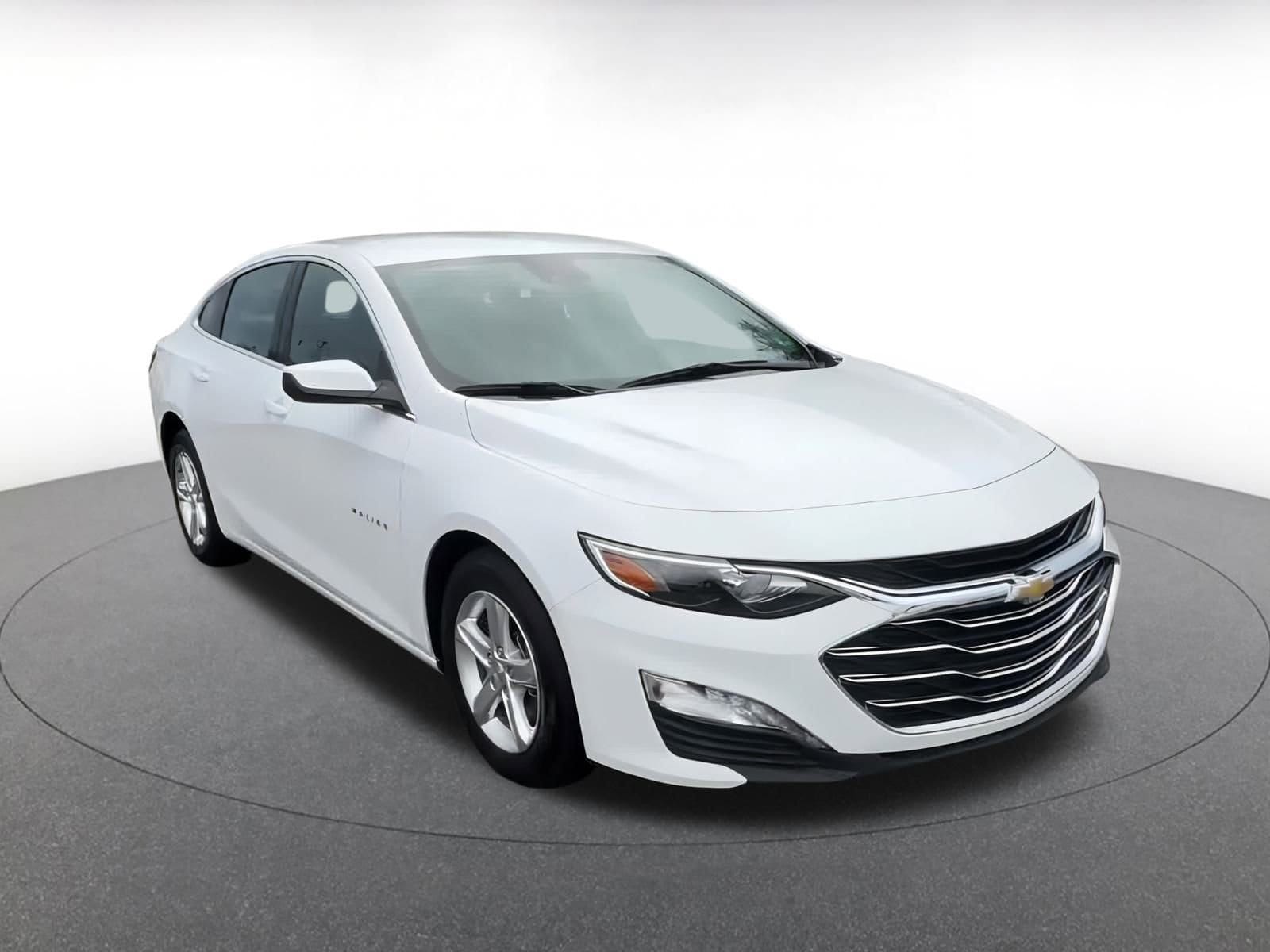 Thumbnail: 2024 Chevrolet Malibu - 3