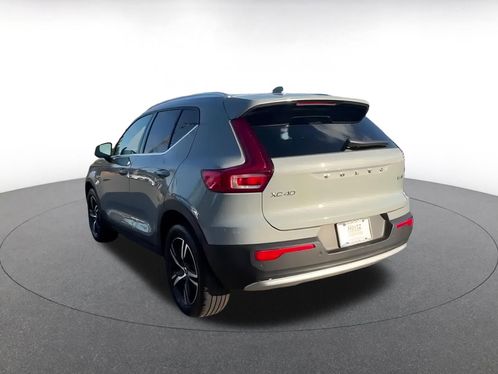 Thumbnail: 2024 Volvo XC40 - 11