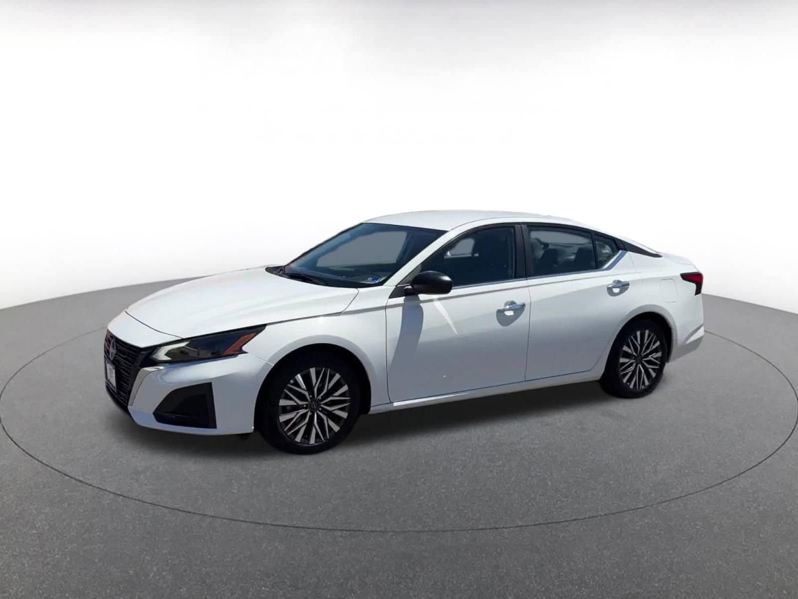 Thumbnail: 2025 Nissan Altima - 8