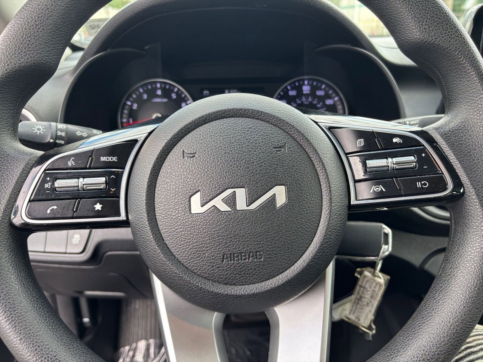Thumbnail: 2023 Kia Forte - 25