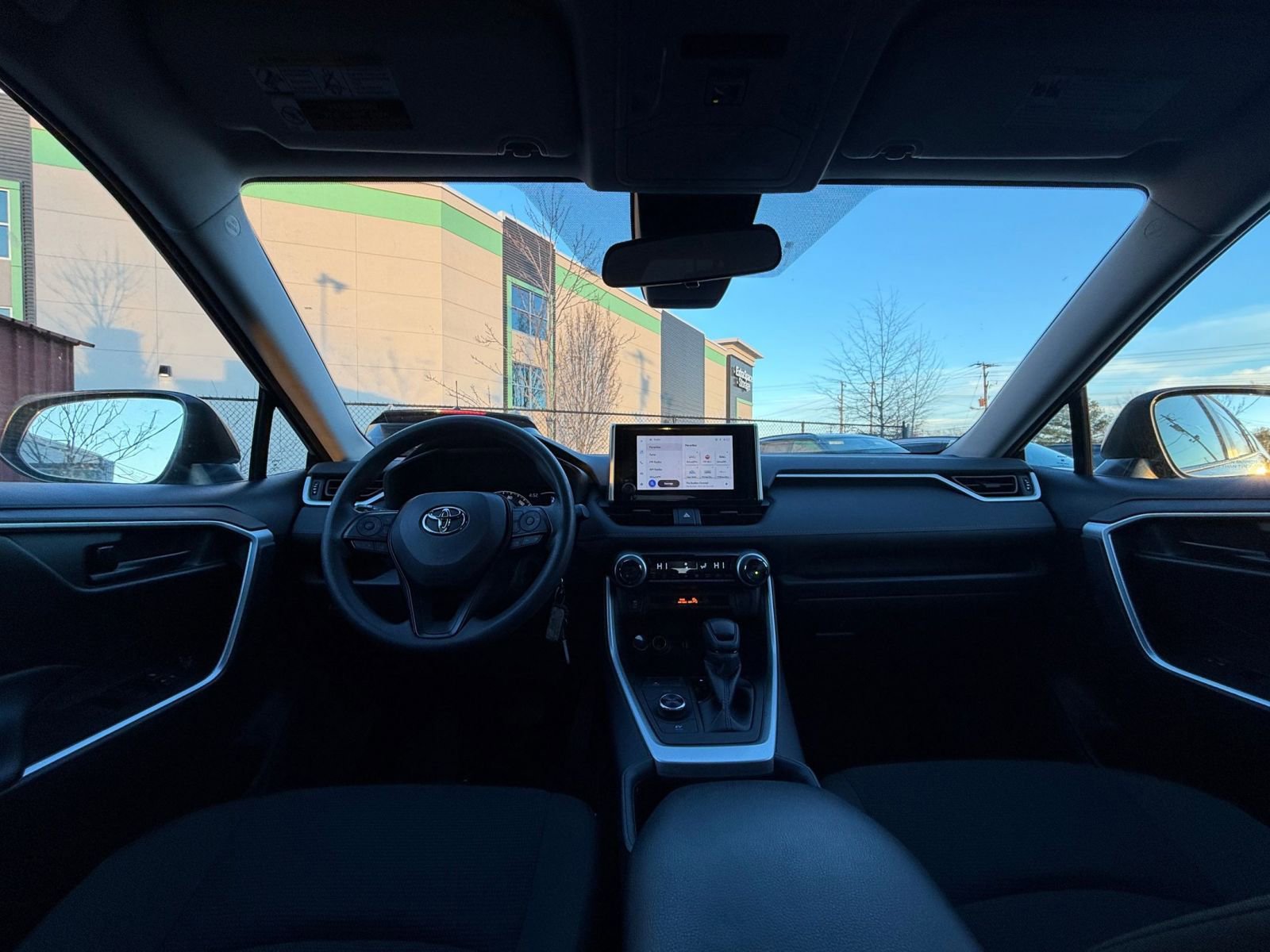 Thumbnail: 2025 Toyota RAV4 - 32