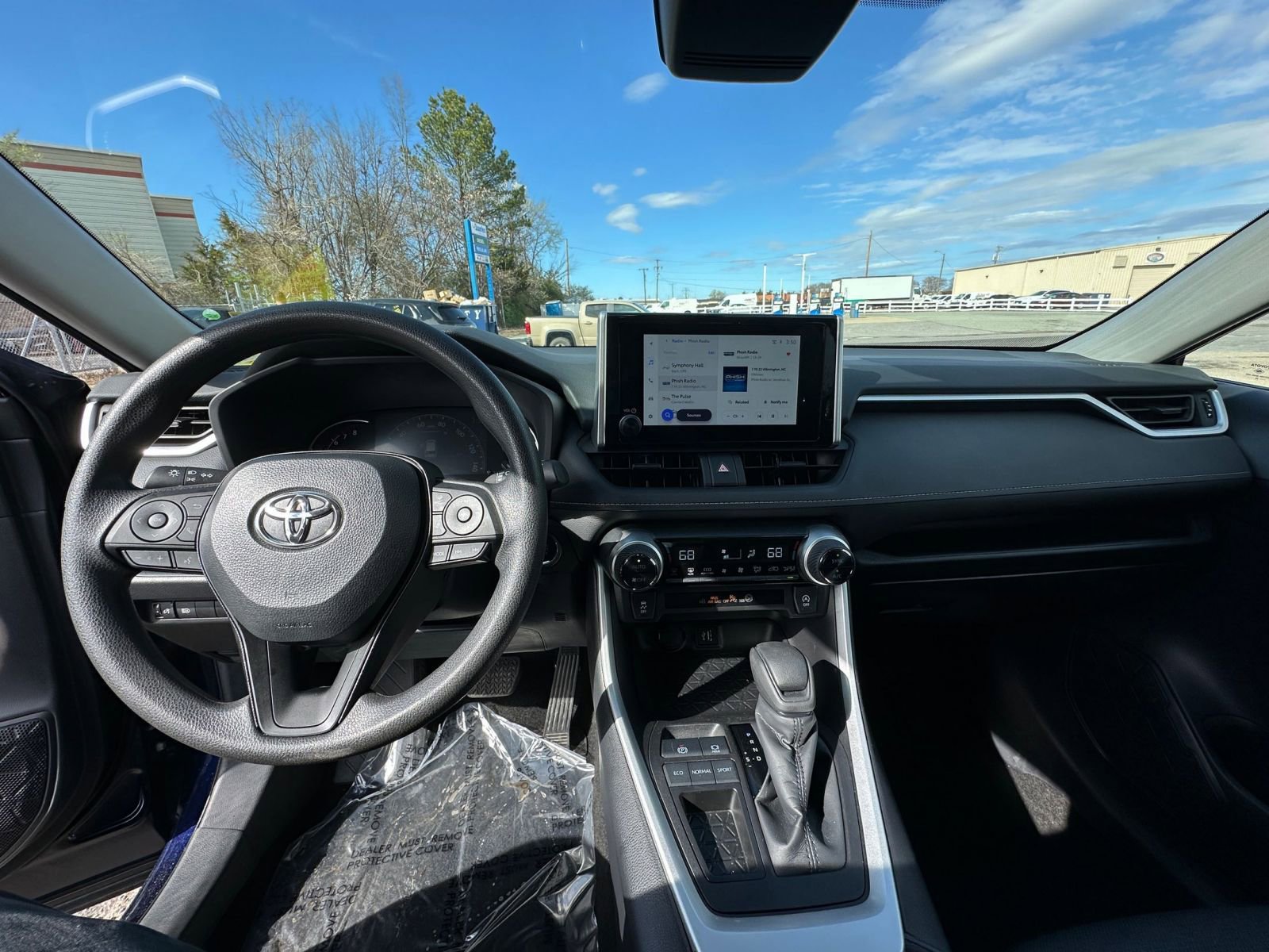 Thumbnail: 2024 Toyota RAV4 - 32