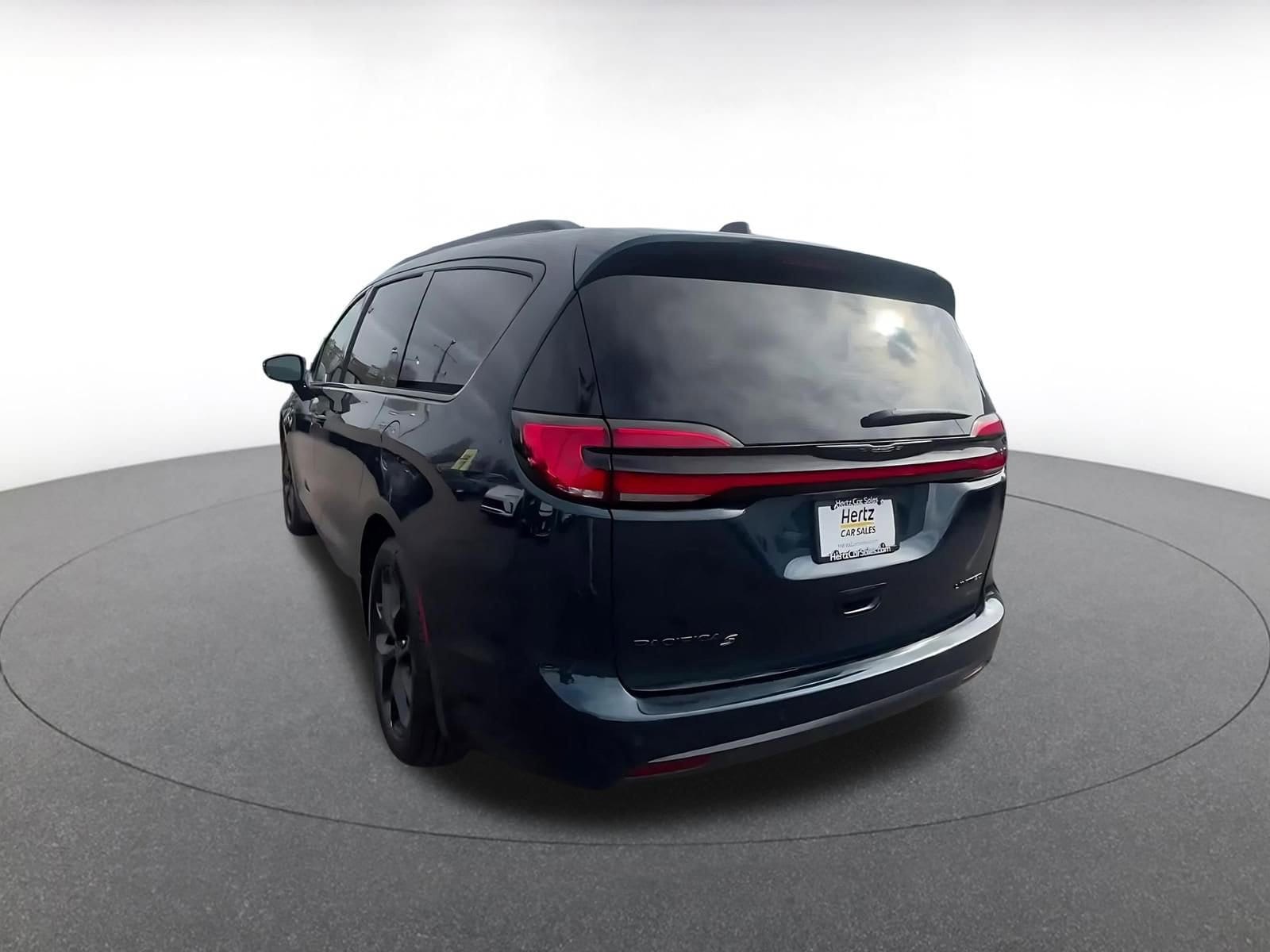 Thumbnail: 2025 Chrysler Pacifica - 11