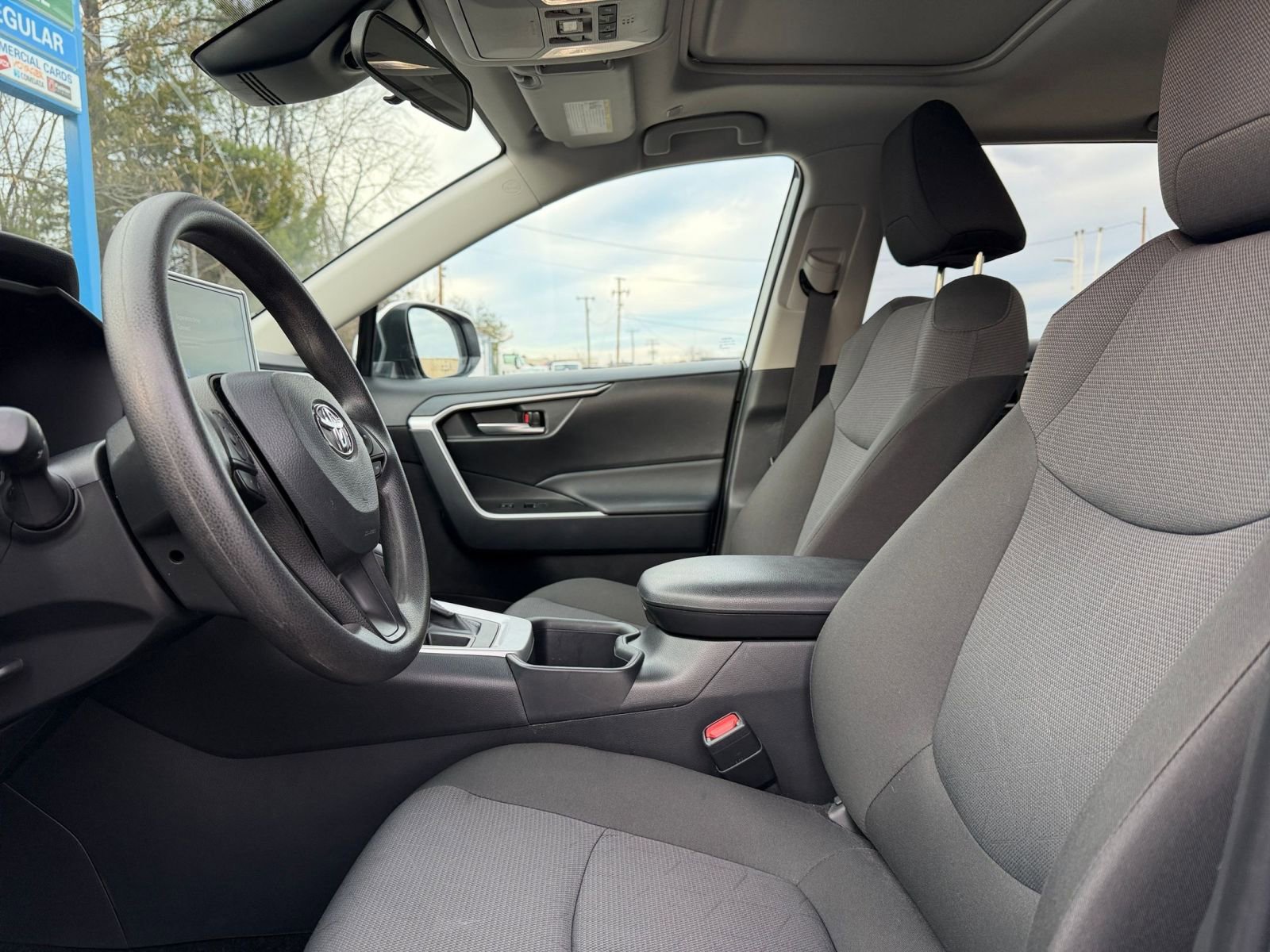 Thumbnail: 2025 Toyota RAV4 - 28