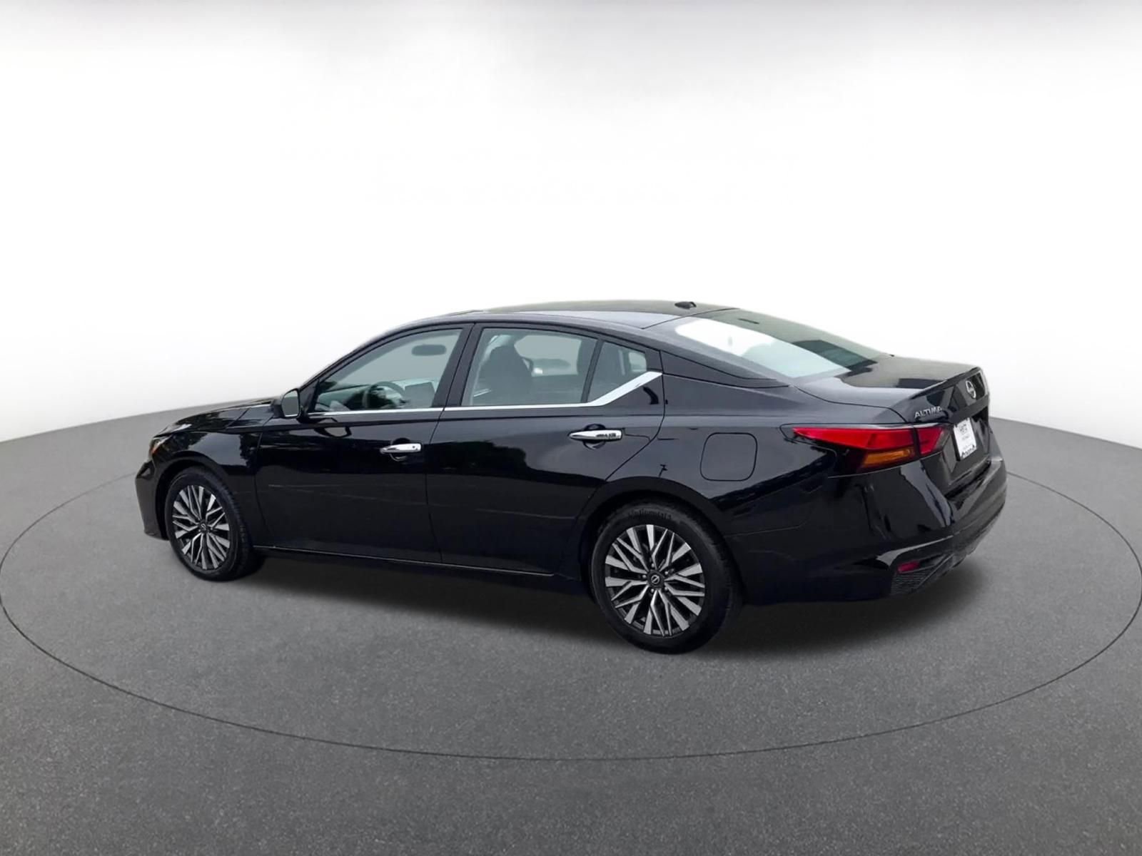Thumbnail: 2025 Nissan Altima - 10