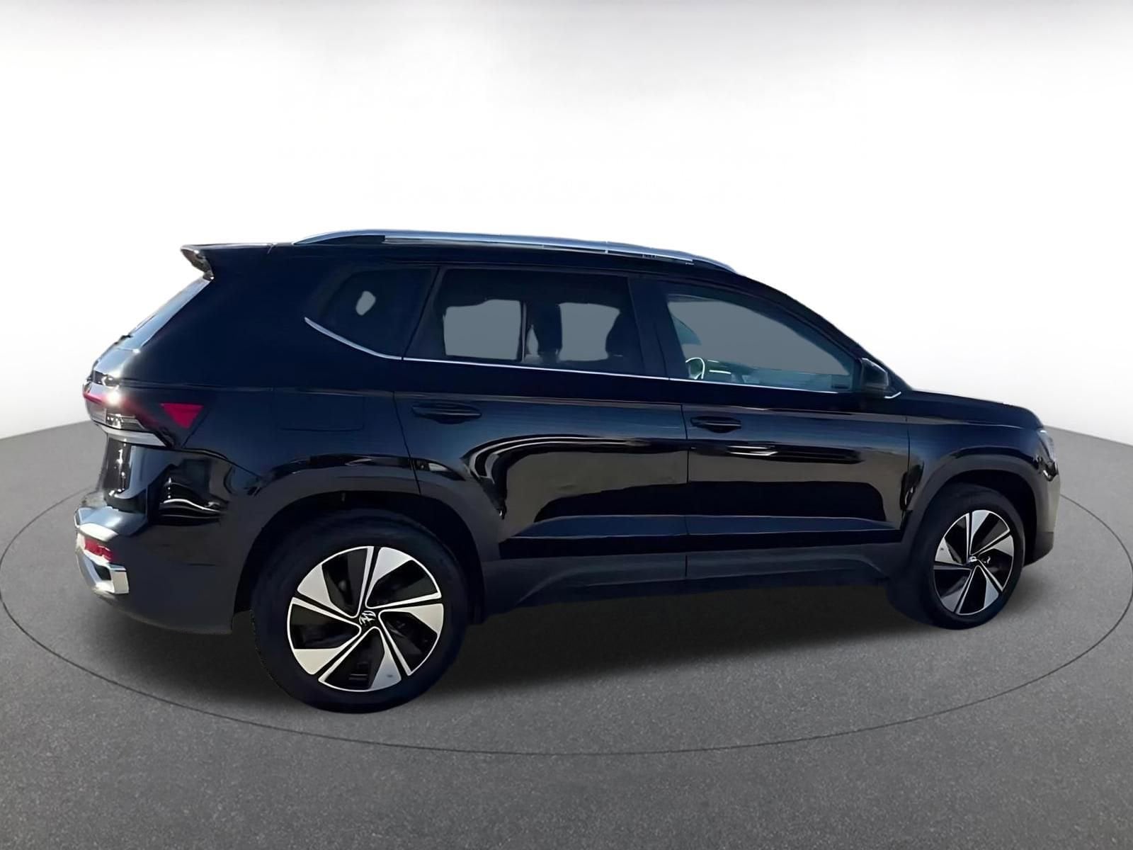 Thumbnail: 2025 Volkswagen Taos - 15