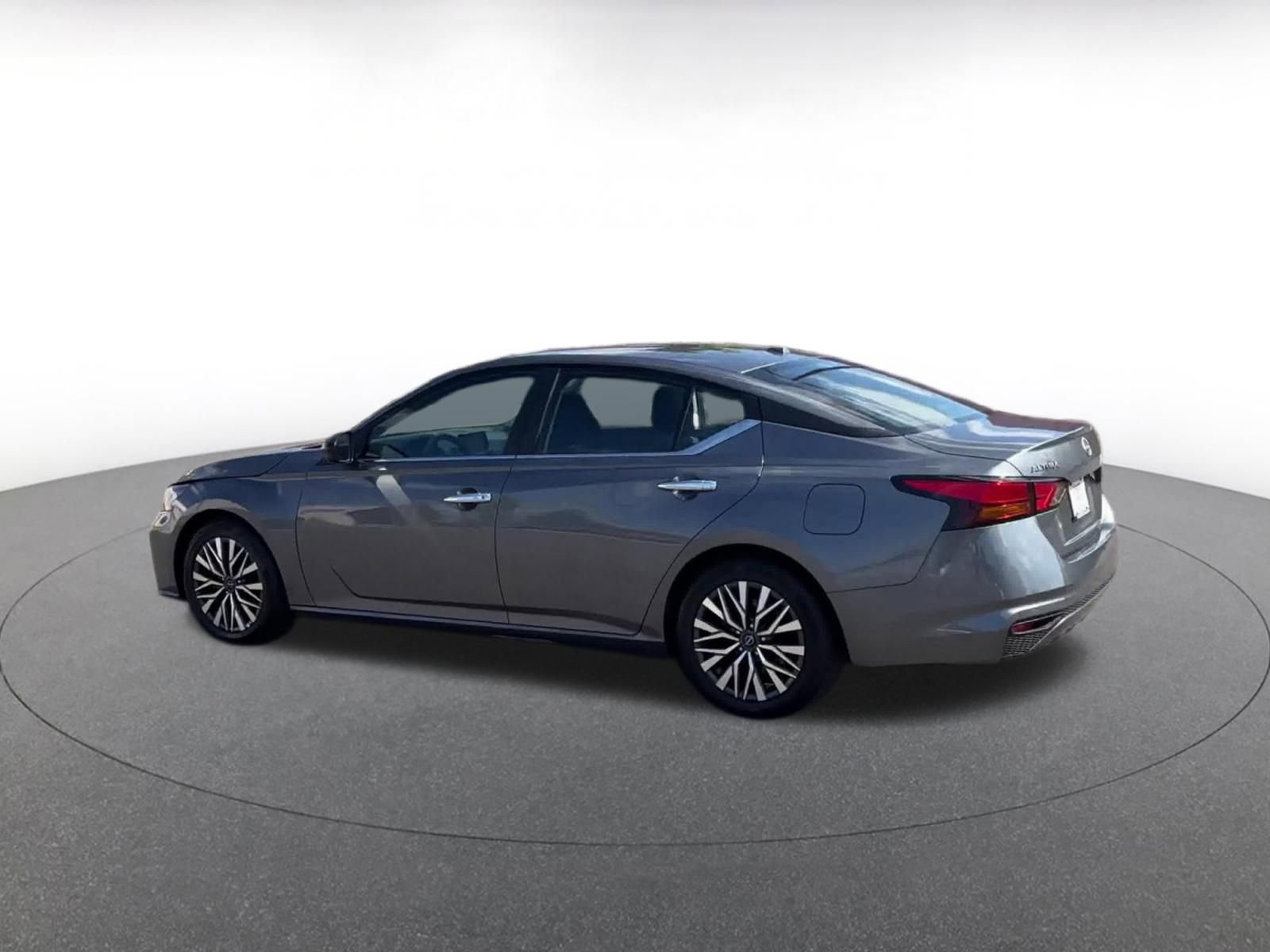 Thumbnail: 2025 Nissan Altima - 10