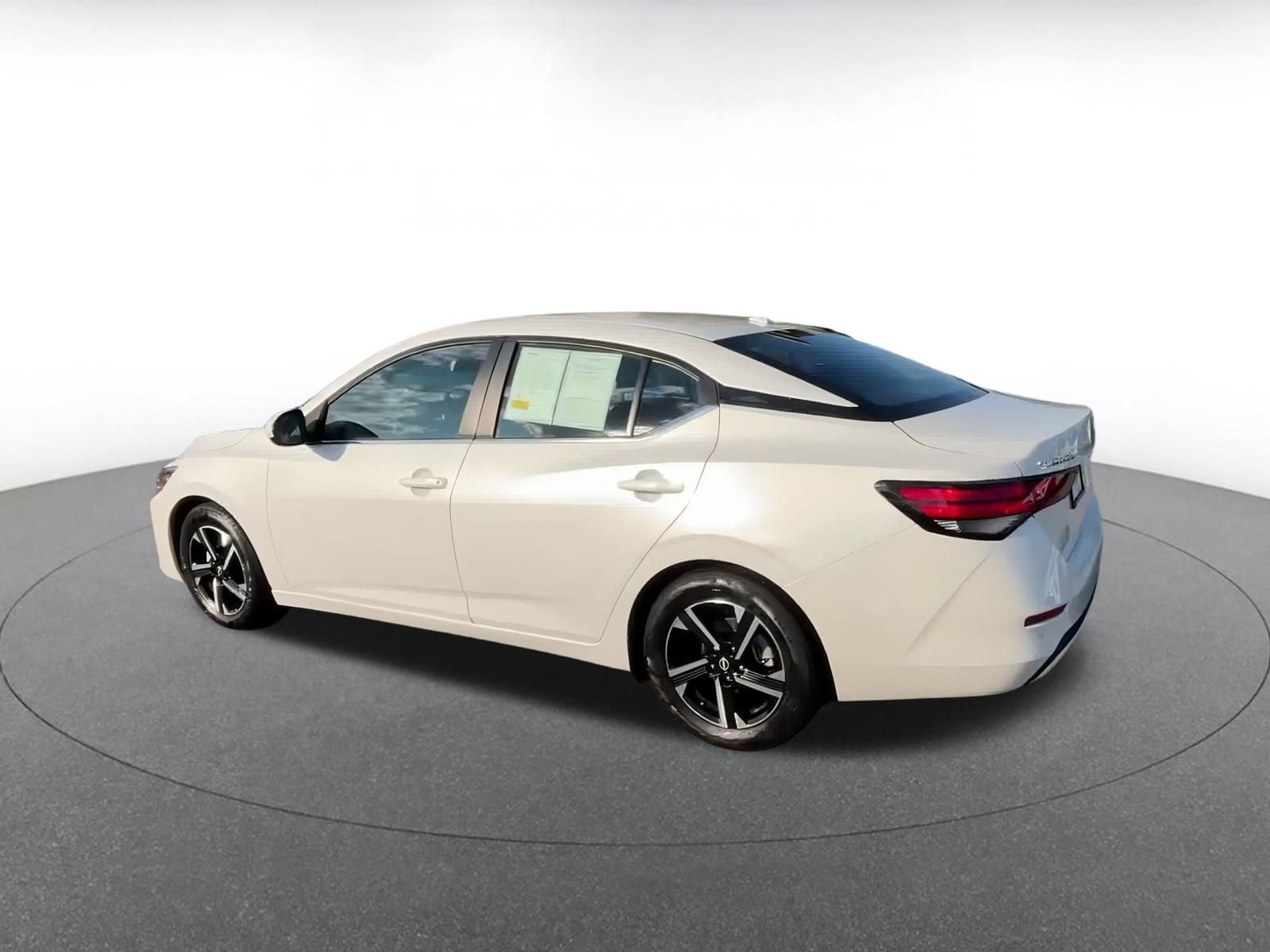 Thumbnail: 2024 Nissan Sentra - 10