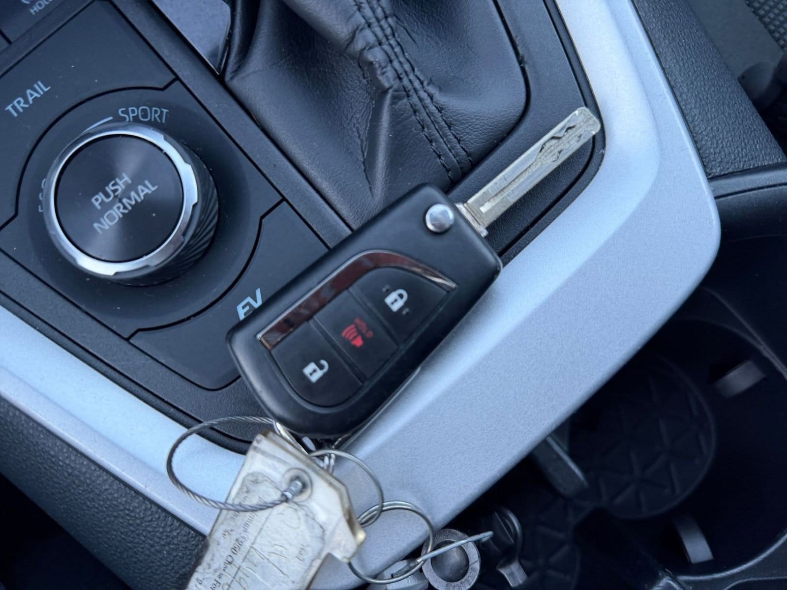 Thumbnail: 2025 Toyota RAV4 - 22