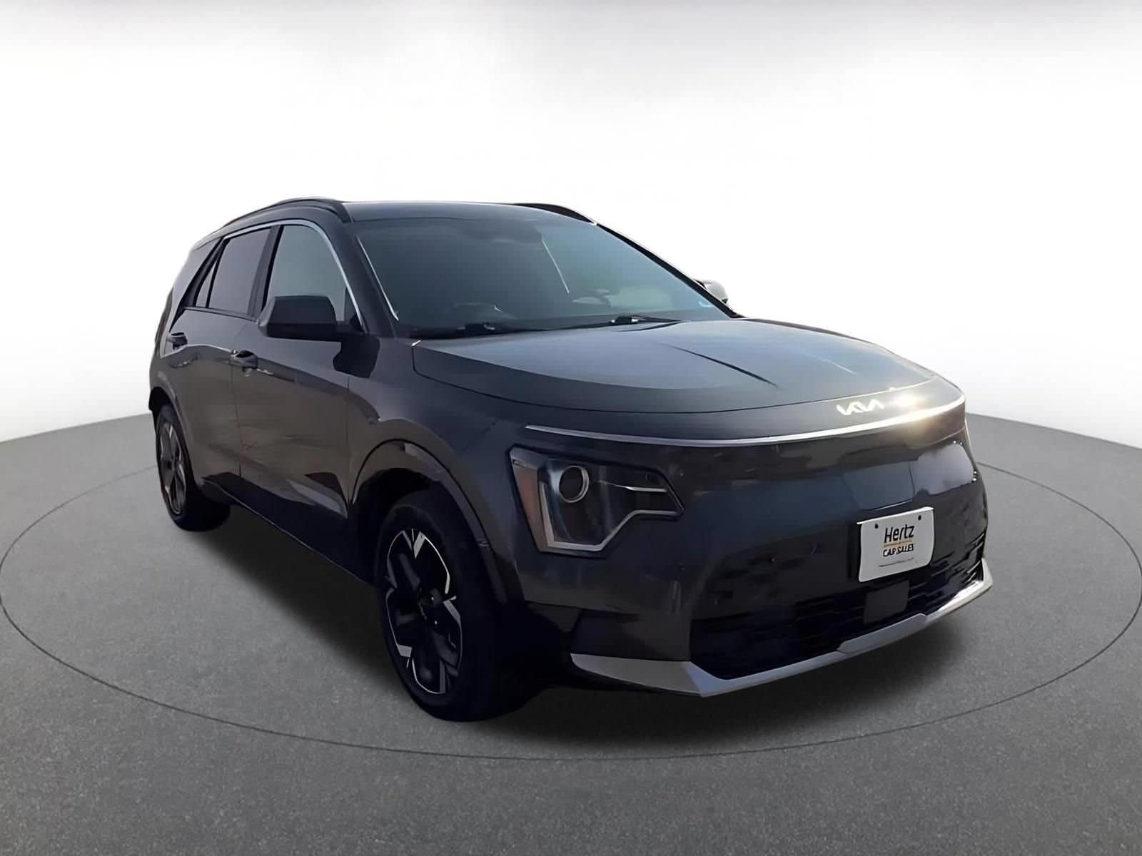 Thumbnail: 2023 Kia Niro - 3