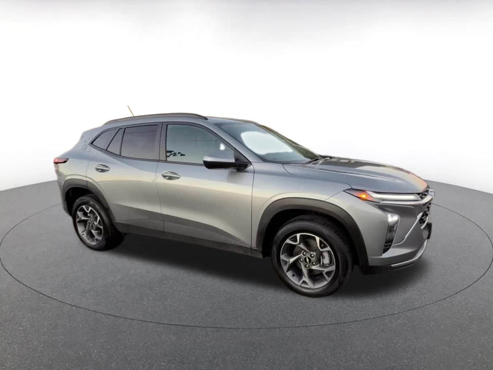 Thumbnail: 2025 Chevrolet Trax - 2