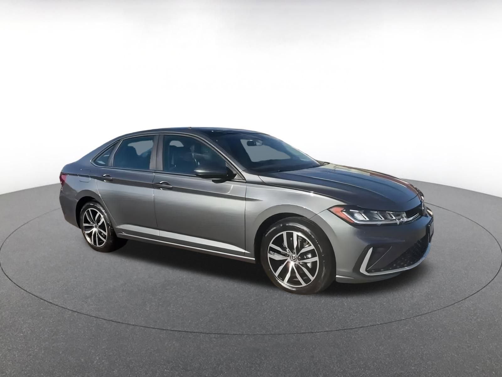 Thumbnail: 2025 Volkswagen Jetta - 2