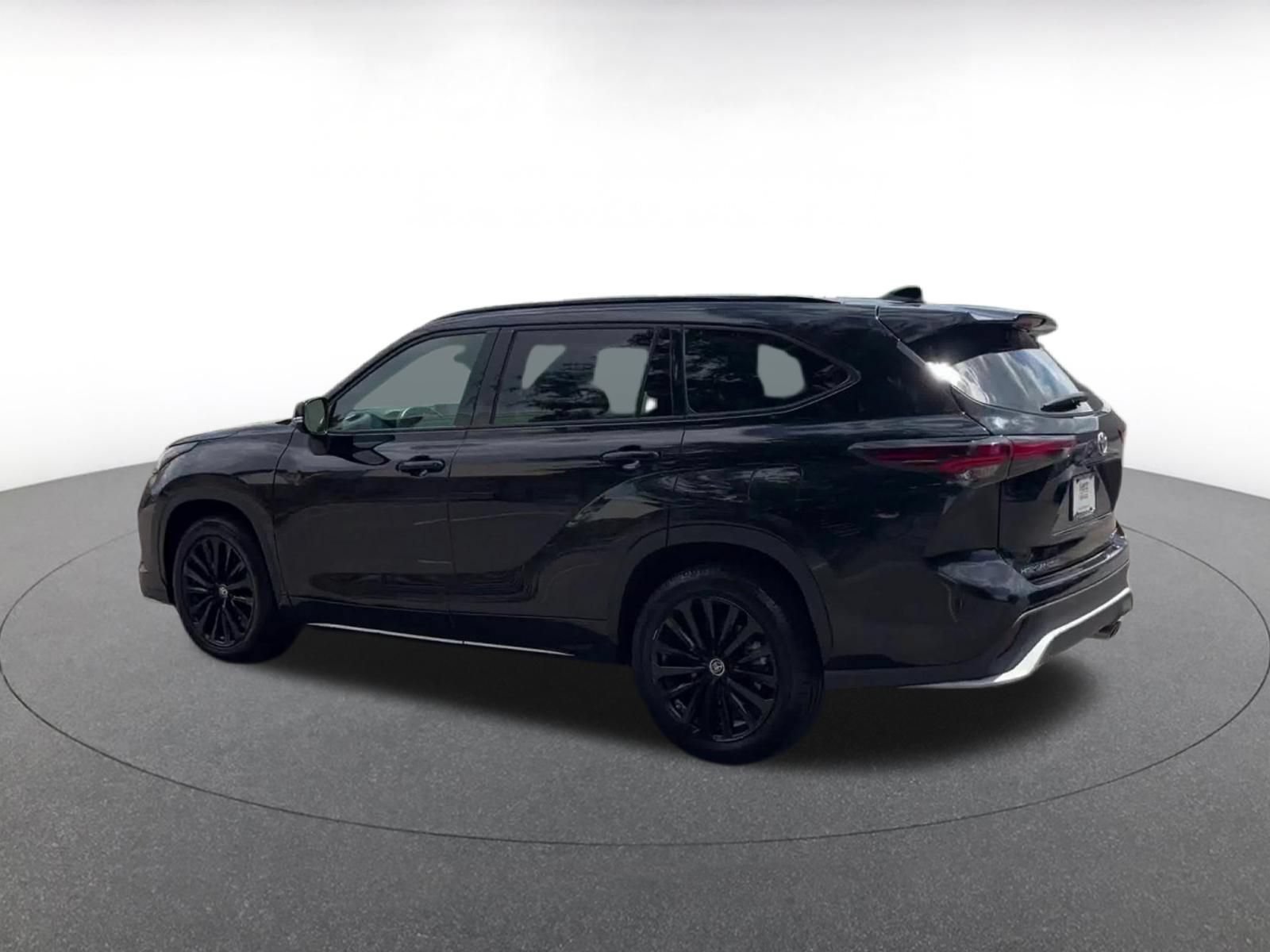 Thumbnail: 2024 Toyota Highlander - 10