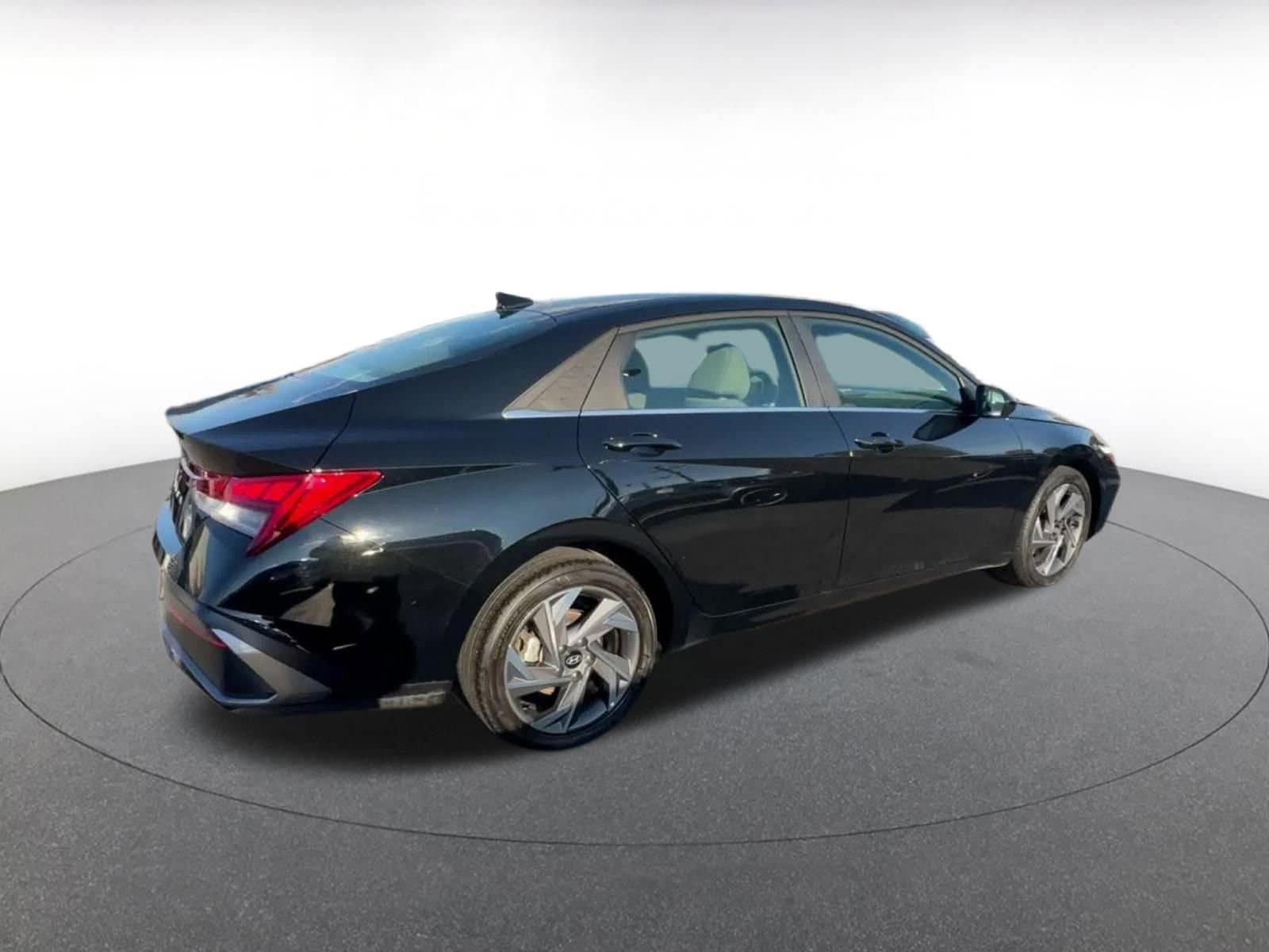 Thumbnail: 2025 Hyundai Elantra - 15