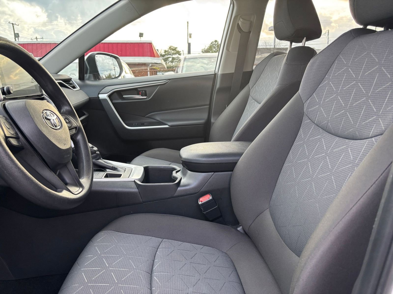 Thumbnail: 2025 Toyota RAV4 - 27