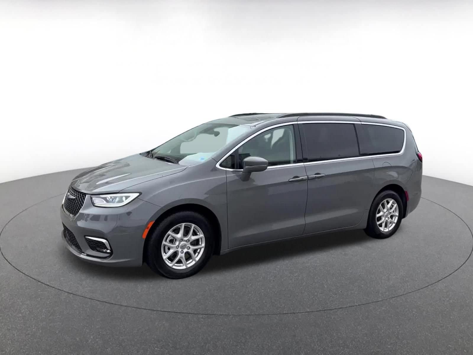 Thumbnail: 2022 Chrysler Pacifica - 8