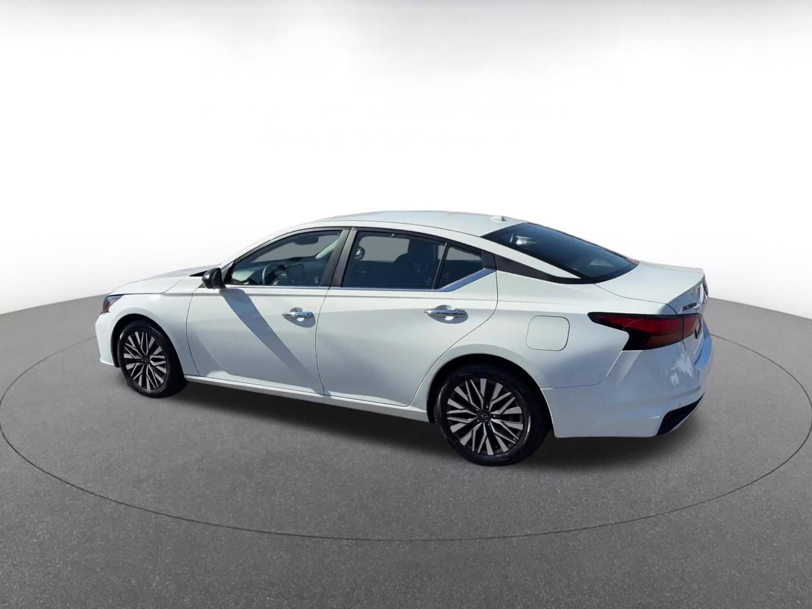 Thumbnail: 2025 Nissan Altima - 10