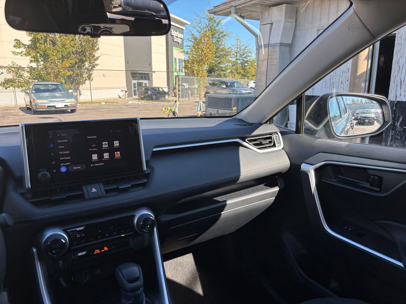 Thumbnail: 2025 Toyota RAV4 - 34