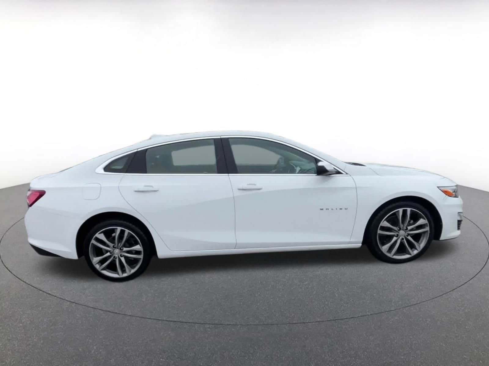 Thumbnail: 2024 Chevrolet Malibu - 16