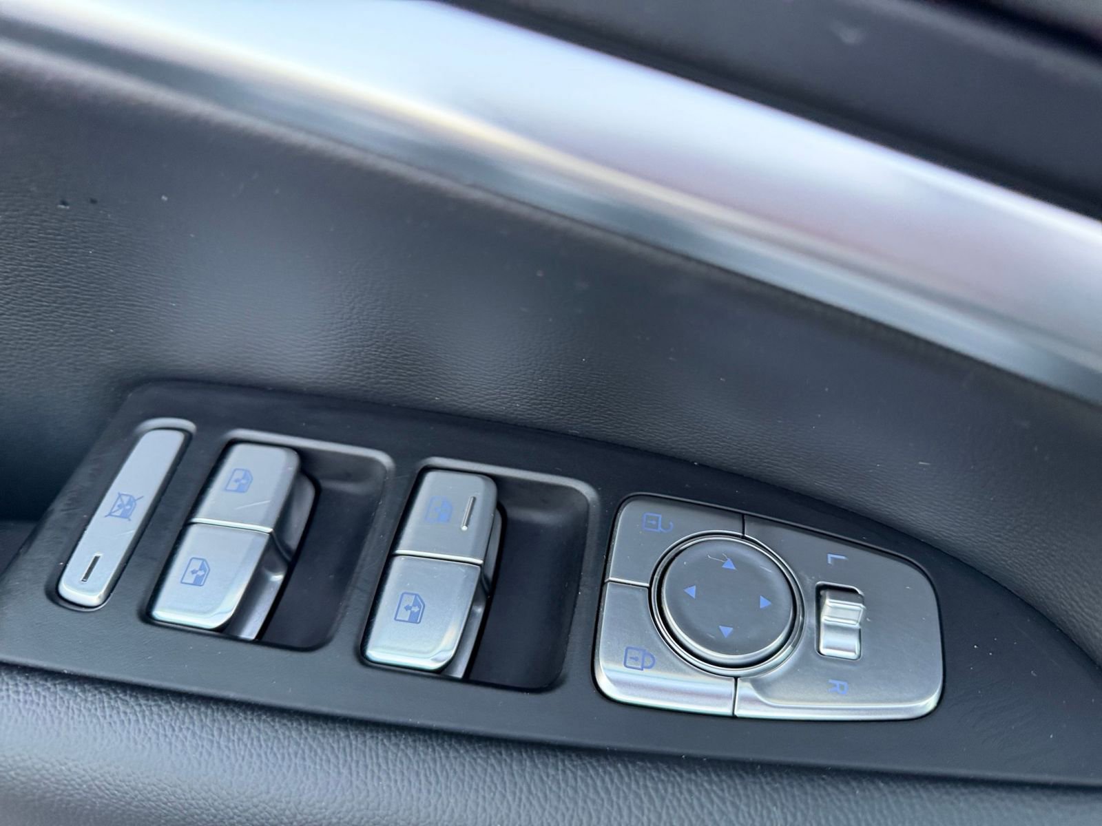 Thumbnail: 2025 Genesis G70 - 21