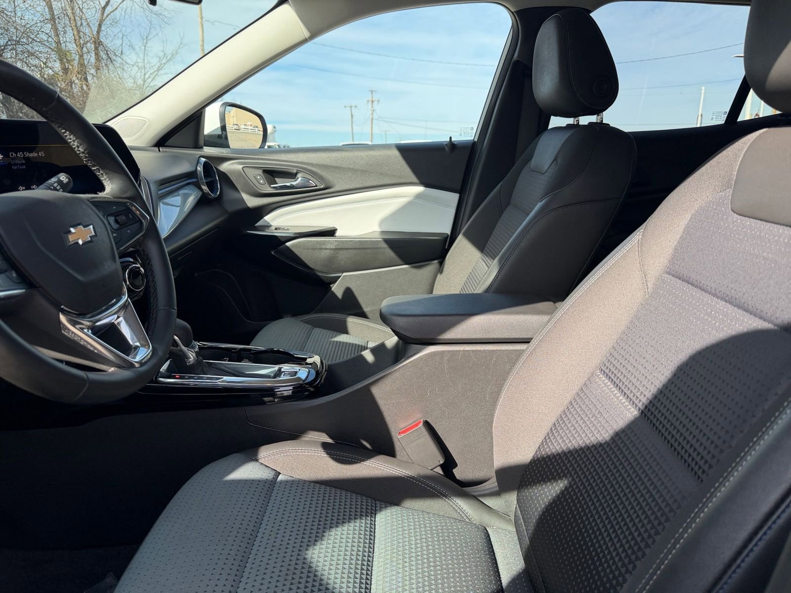 Thumbnail: 2025 Chevrolet Trax - 25