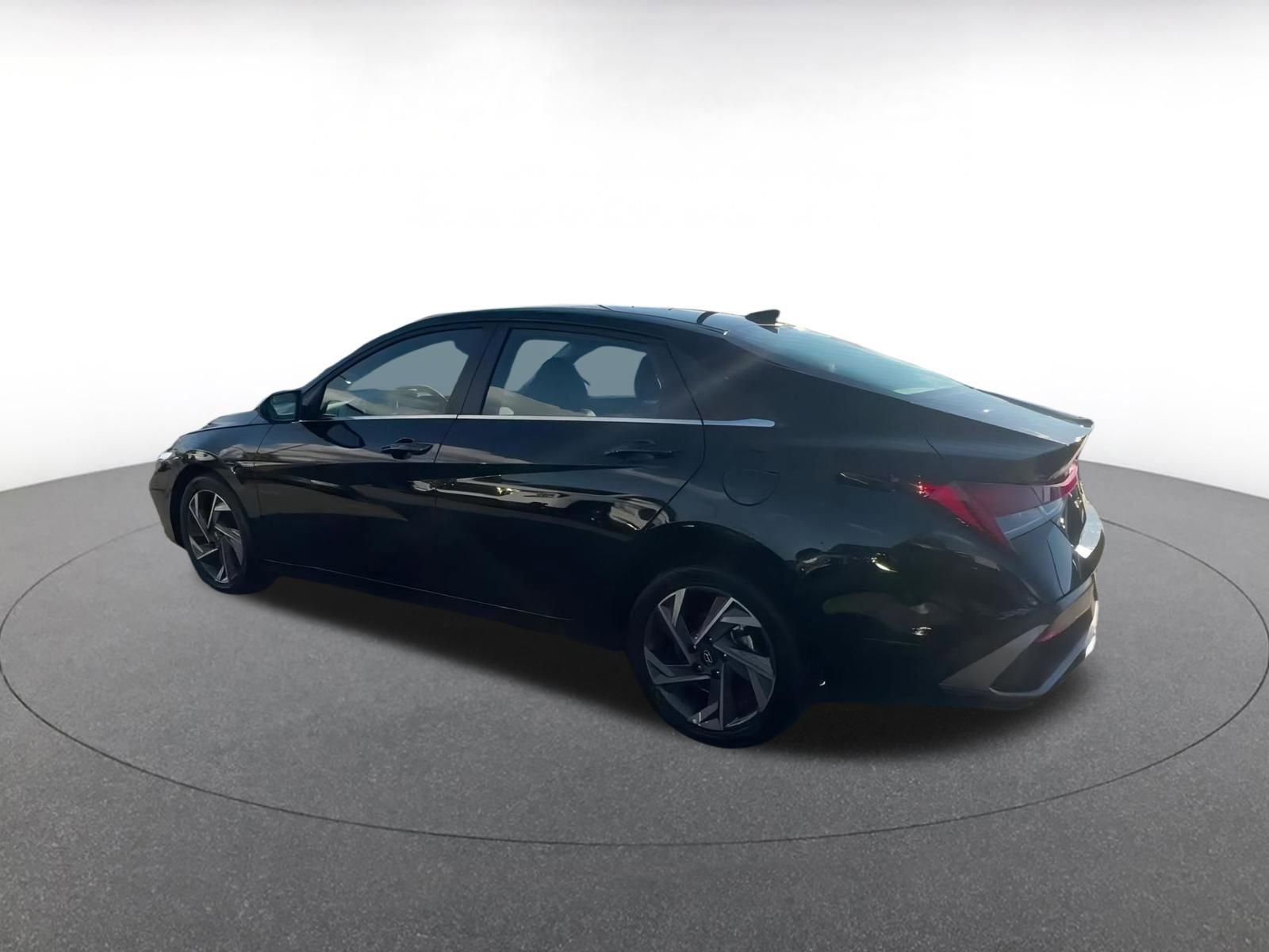 Thumbnail: 2025 Hyundai Elantra - 10