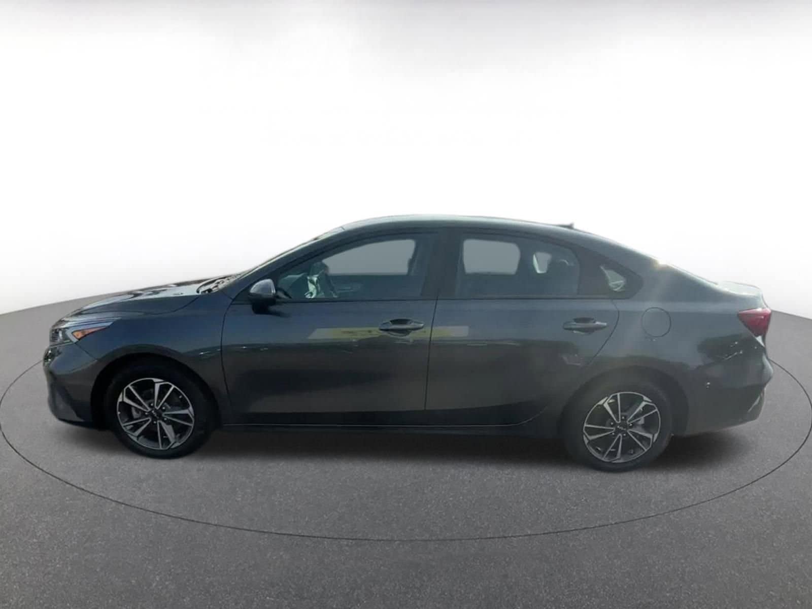Thumbnail: 2023 Kia Forte - 9
