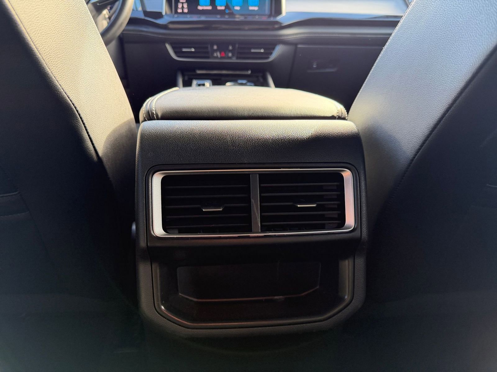 Thumbnail: 2025 Volkswagen Atlas - 25