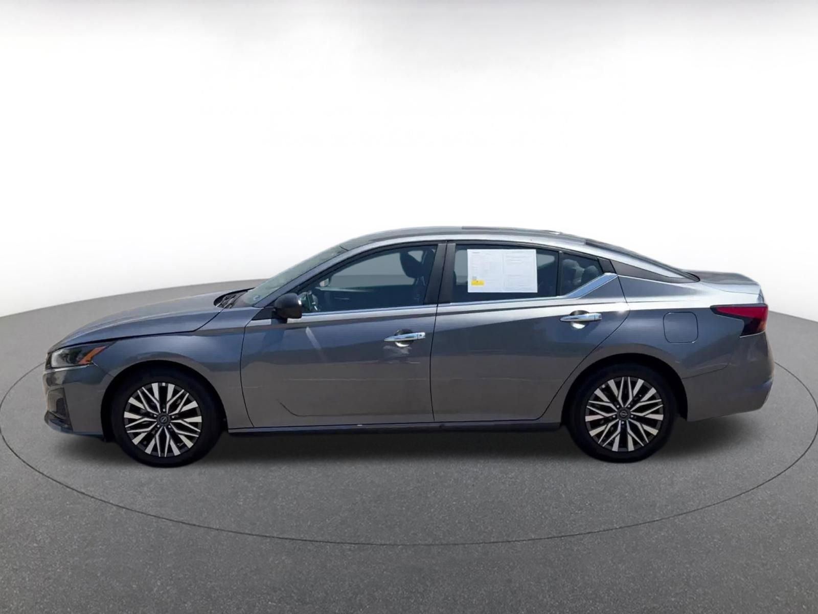 Thumbnail: 2025 Nissan Altima - 9