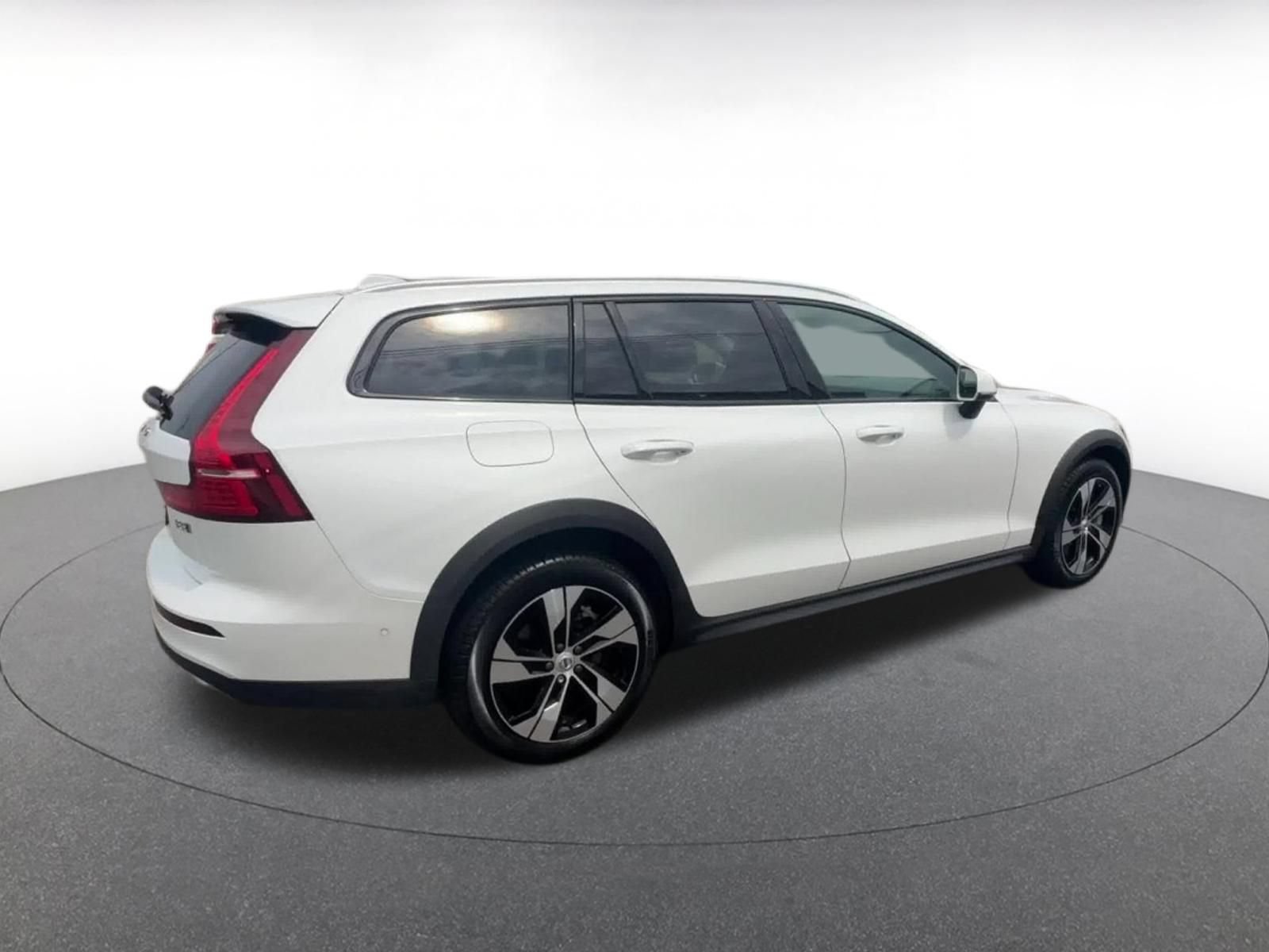 Thumbnail: 2025 Volvo S60 - 14