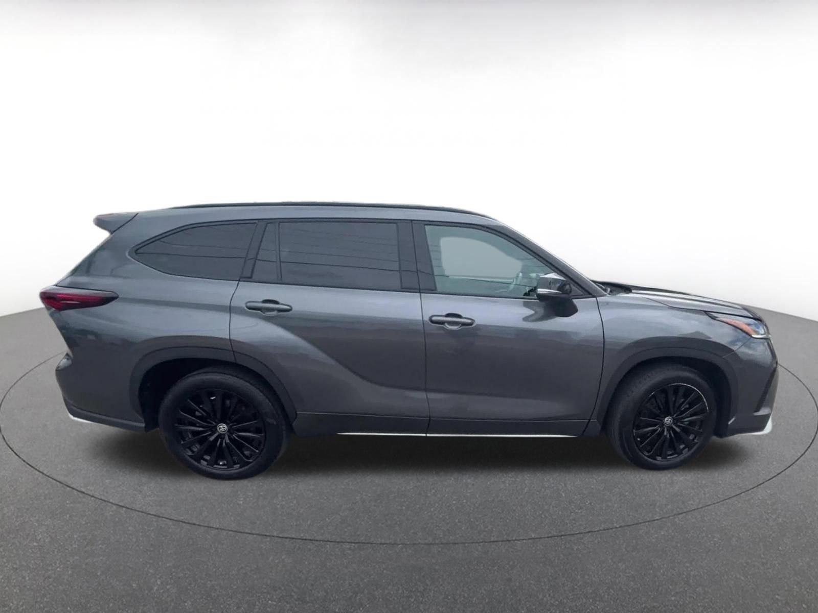 Thumbnail: 2025 Toyota Highlander - 16