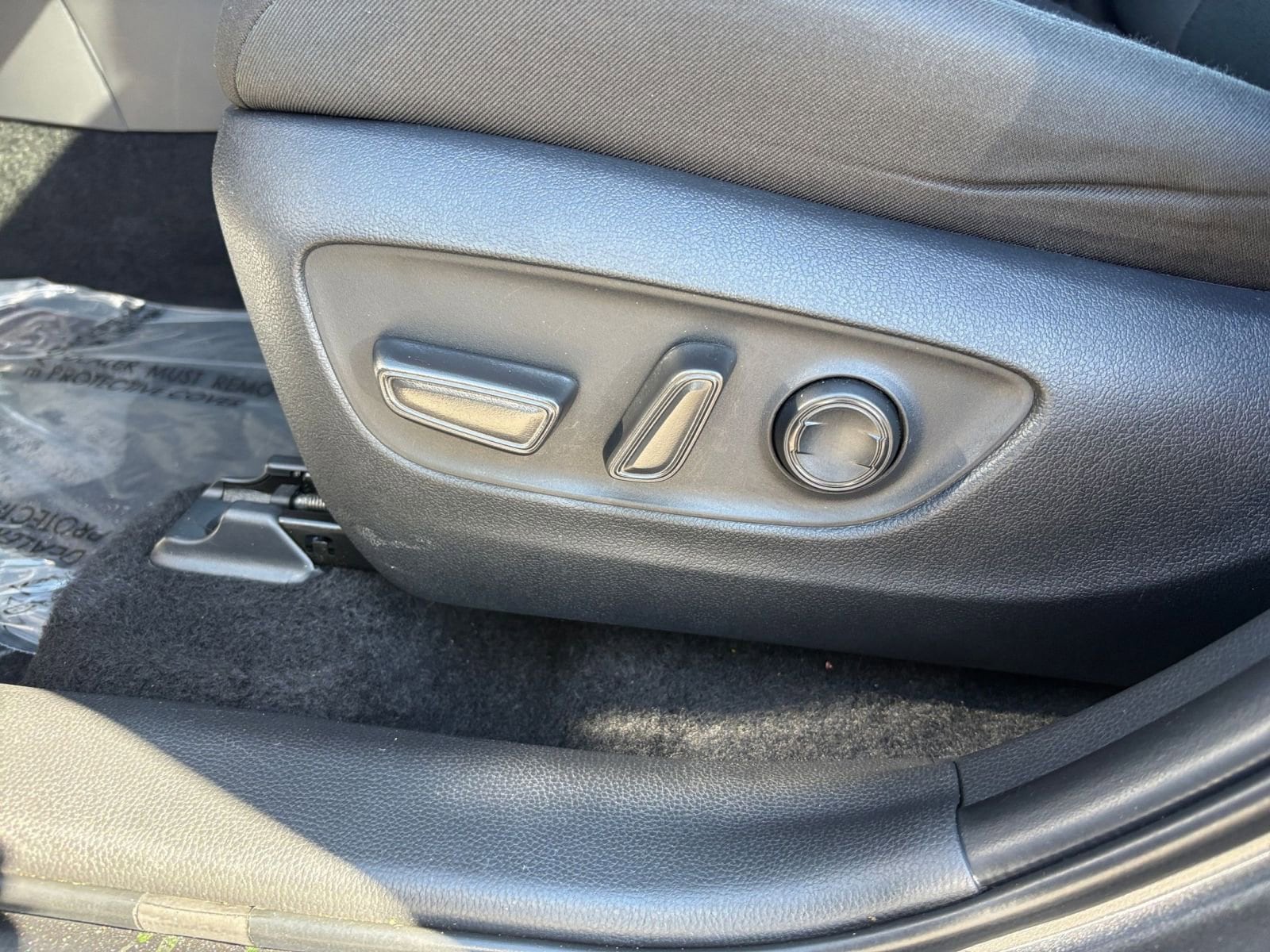 Thumbnail: 2025 Toyota RAV4 - 23