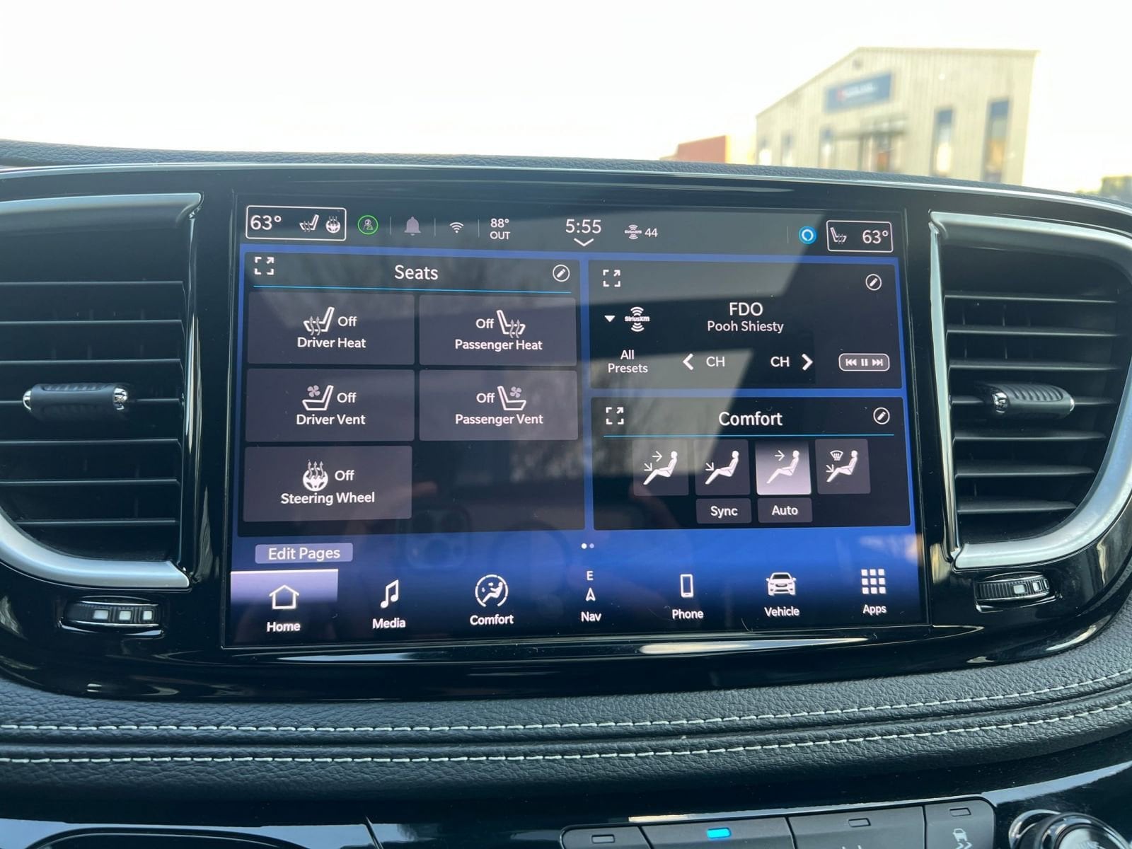 Thumbnail: 2025 Chrysler Pacifica - 21