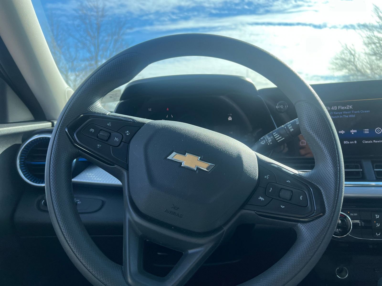 Thumbnail: 2025 Chevrolet Trax - 25