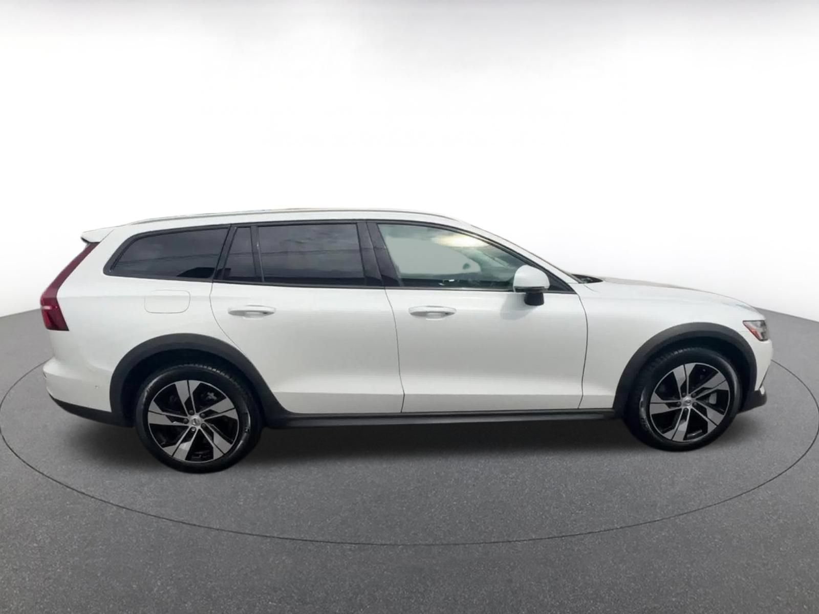Thumbnail: 2025 Volvo S60 - 16