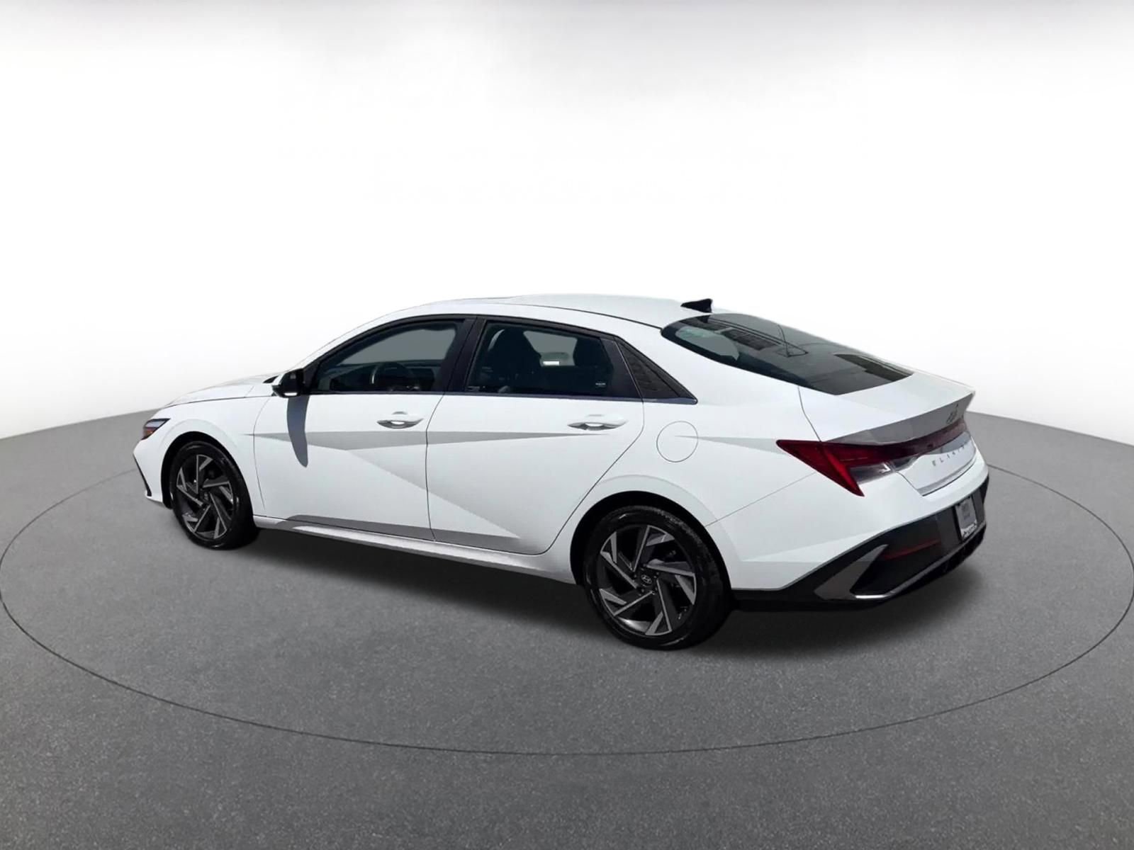 Thumbnail: 2025 Hyundai Elantra - 10