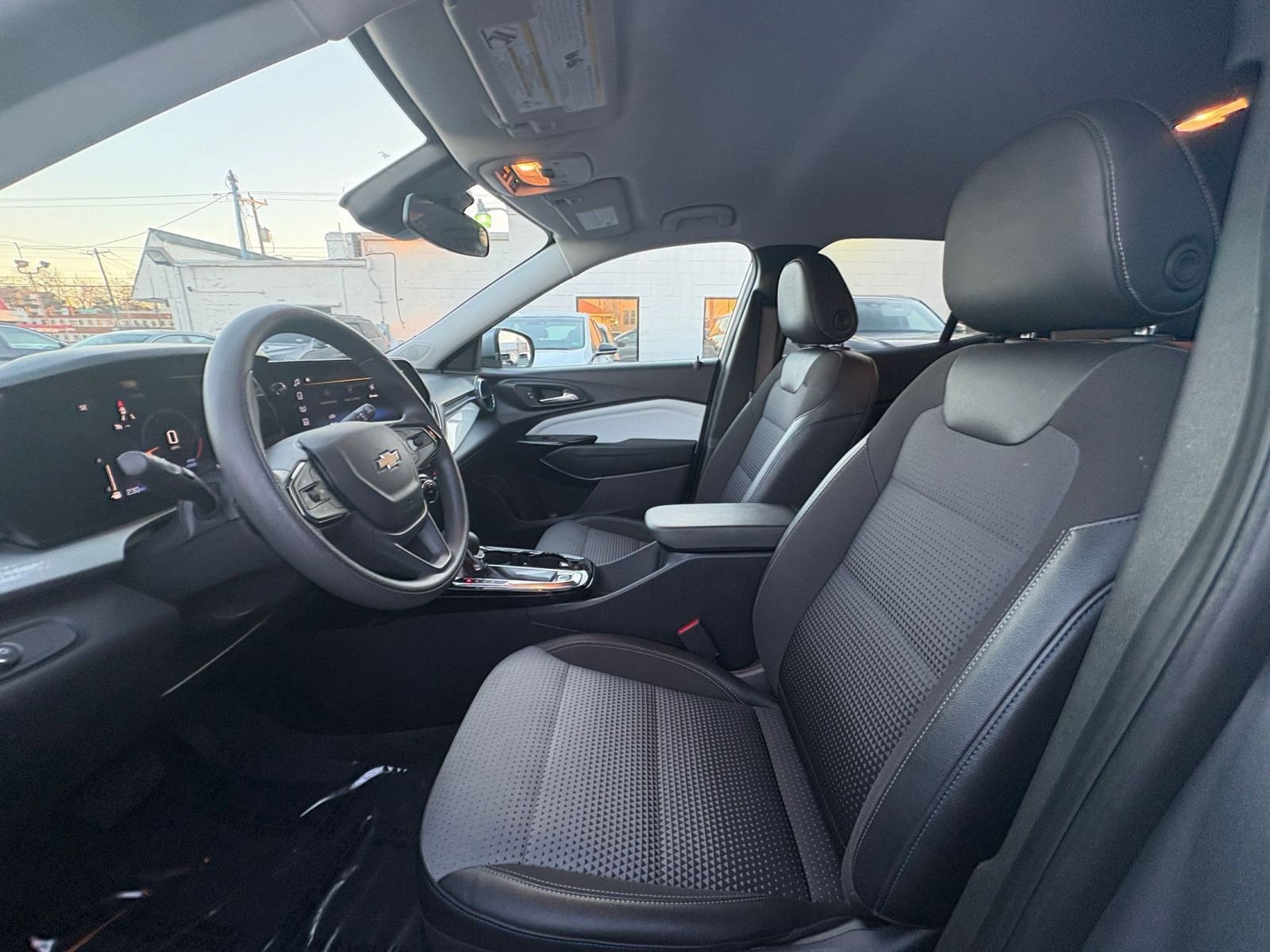 Thumbnail: 2025 Chevrolet Trax - 25