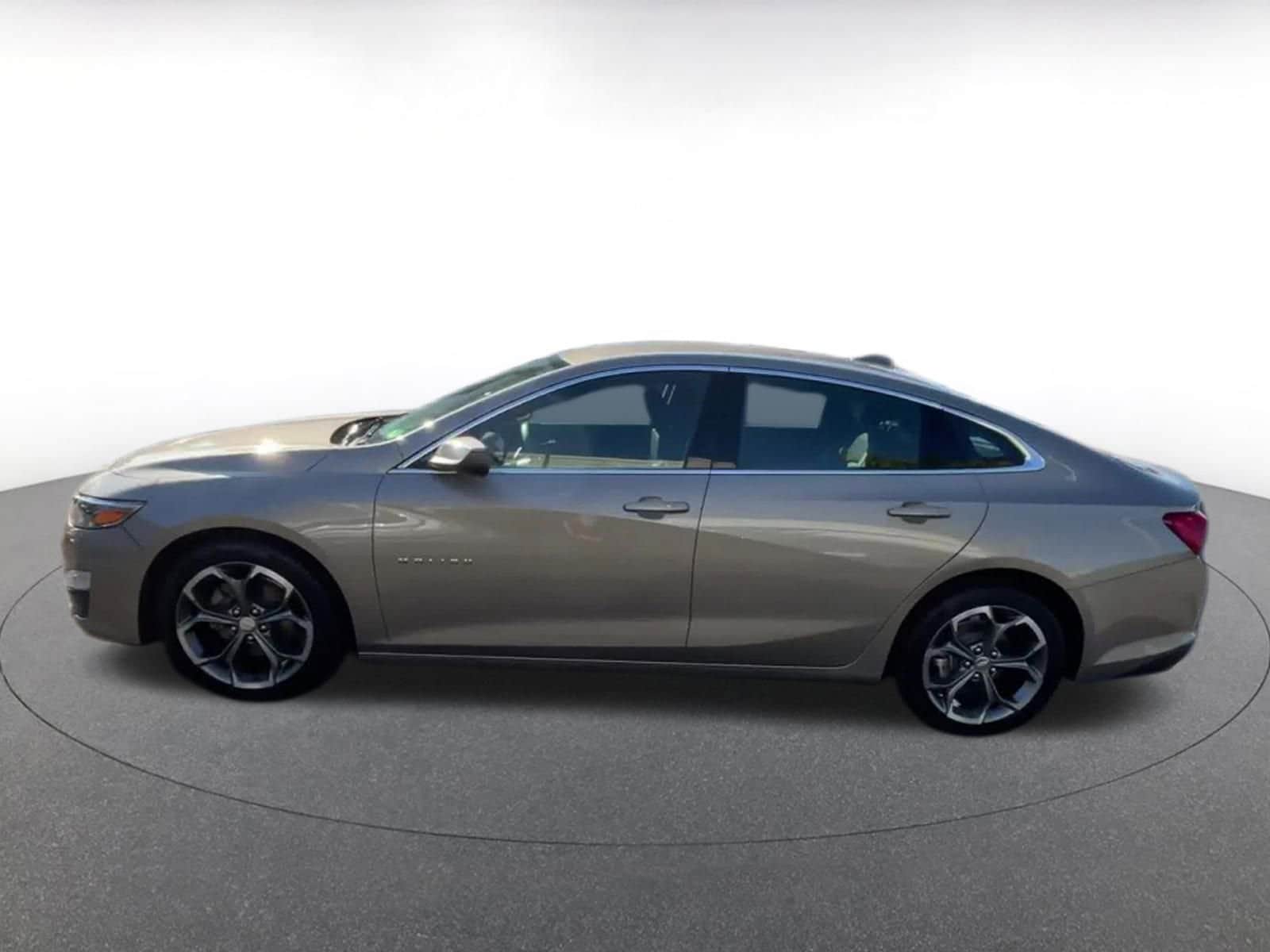 Thumbnail: 2024 Chevrolet Malibu - 9