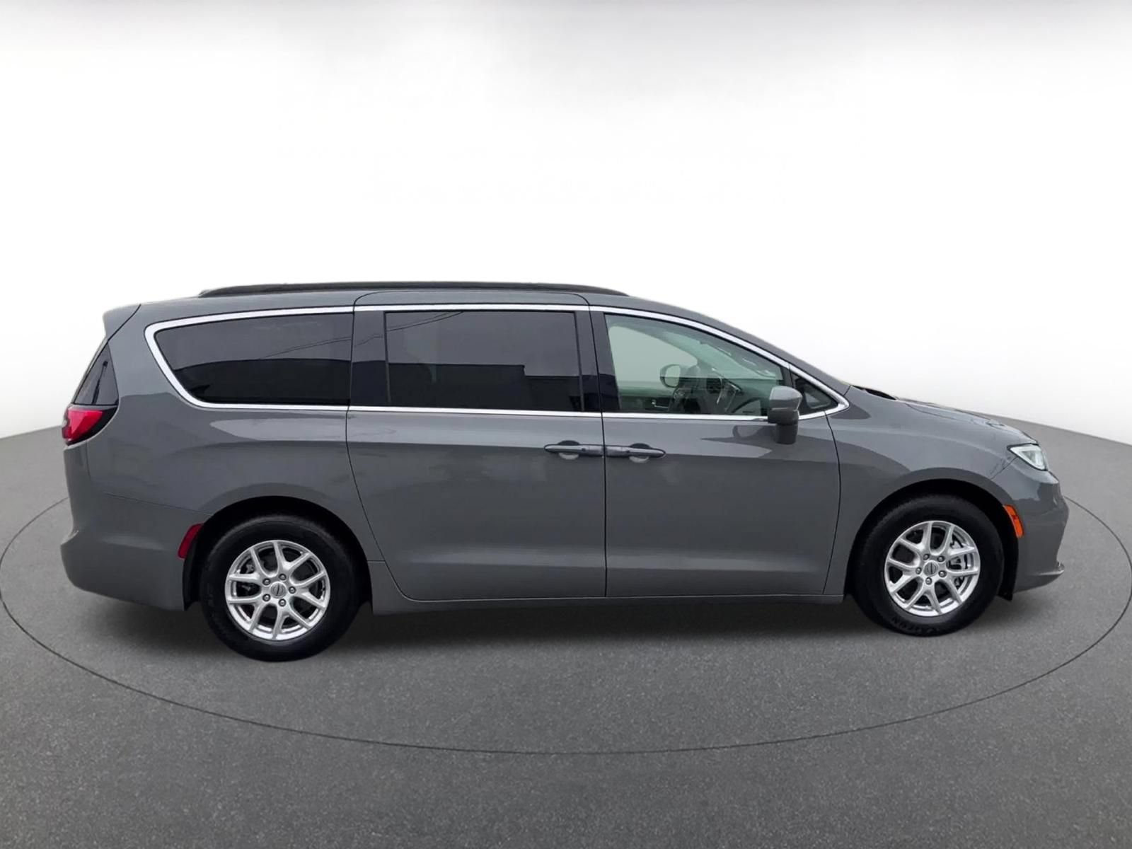 Thumbnail: 2022 Chrysler Pacifica - 16