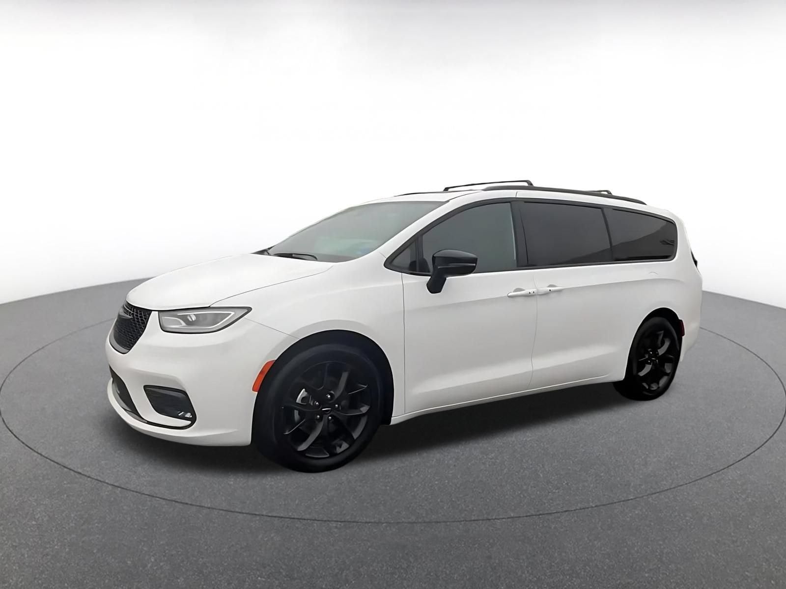 Thumbnail: 2025 Chrysler Pacifica - 6
