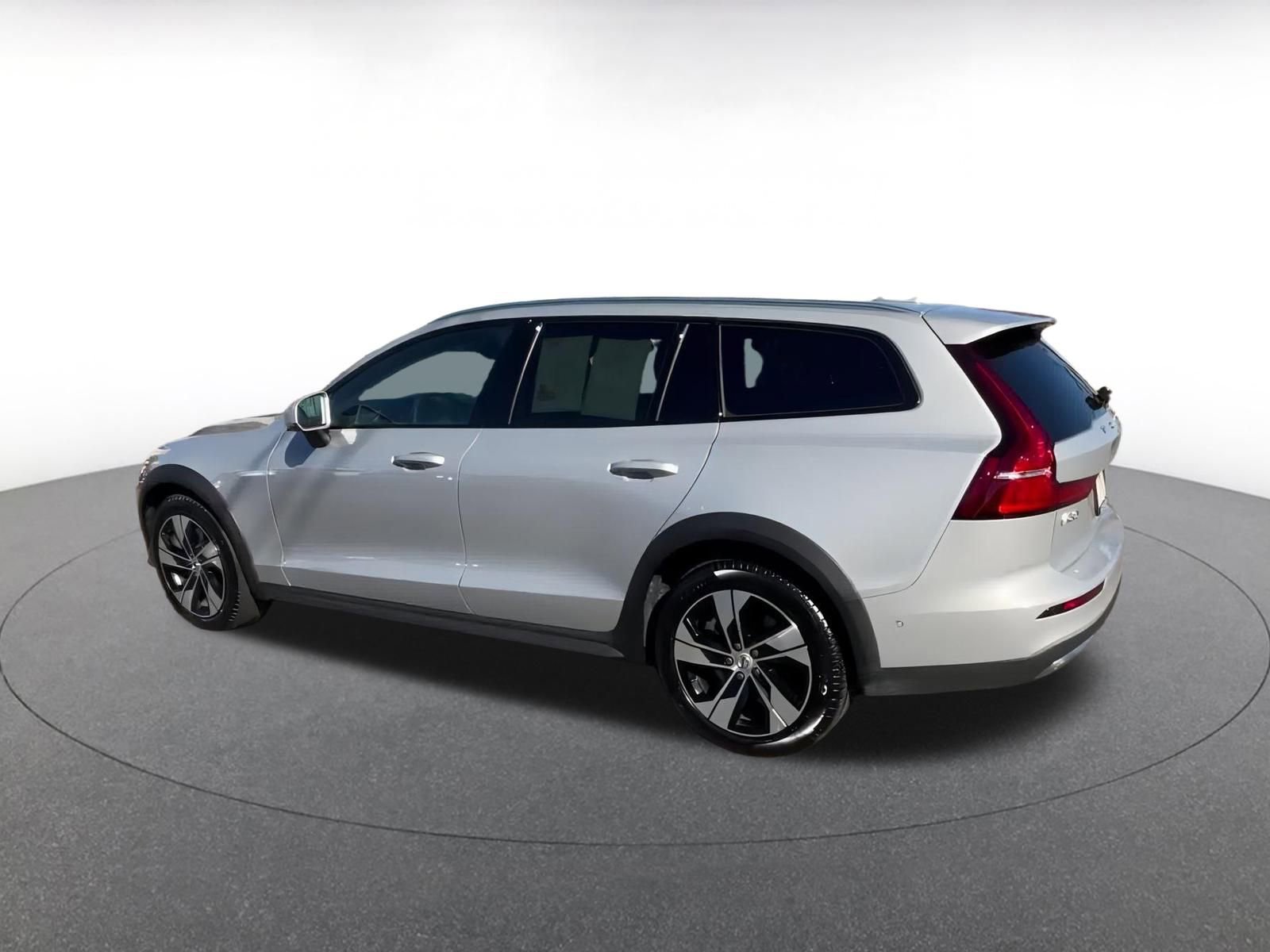 Thumbnail: 2025 Volvo S60 - 10