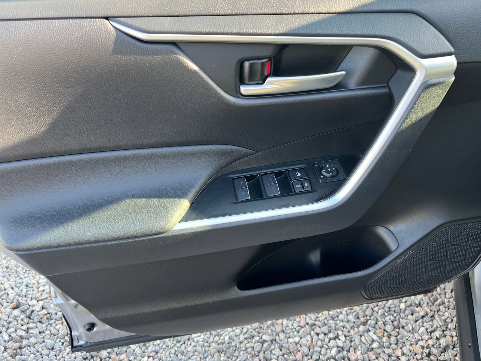 Thumbnail: 2025 Toyota RAV4 - 20