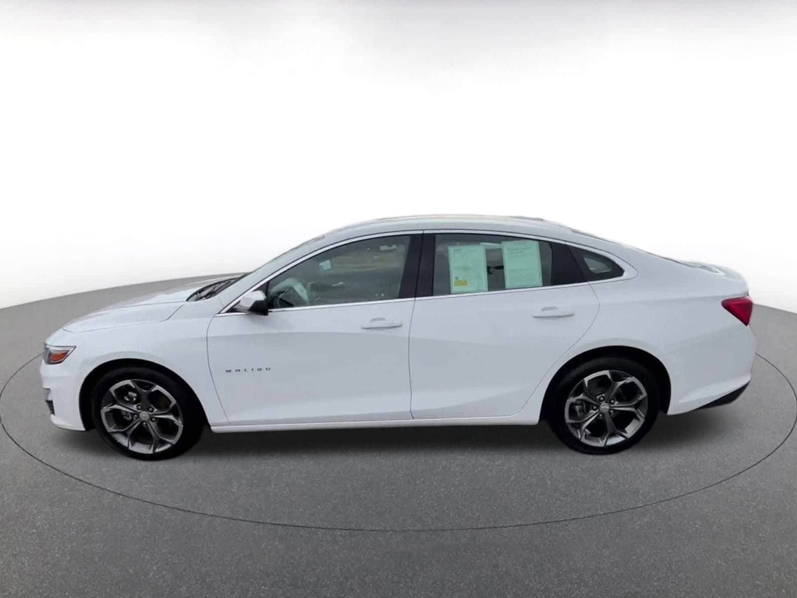 Thumbnail: 2024 Chevrolet Malibu - 9