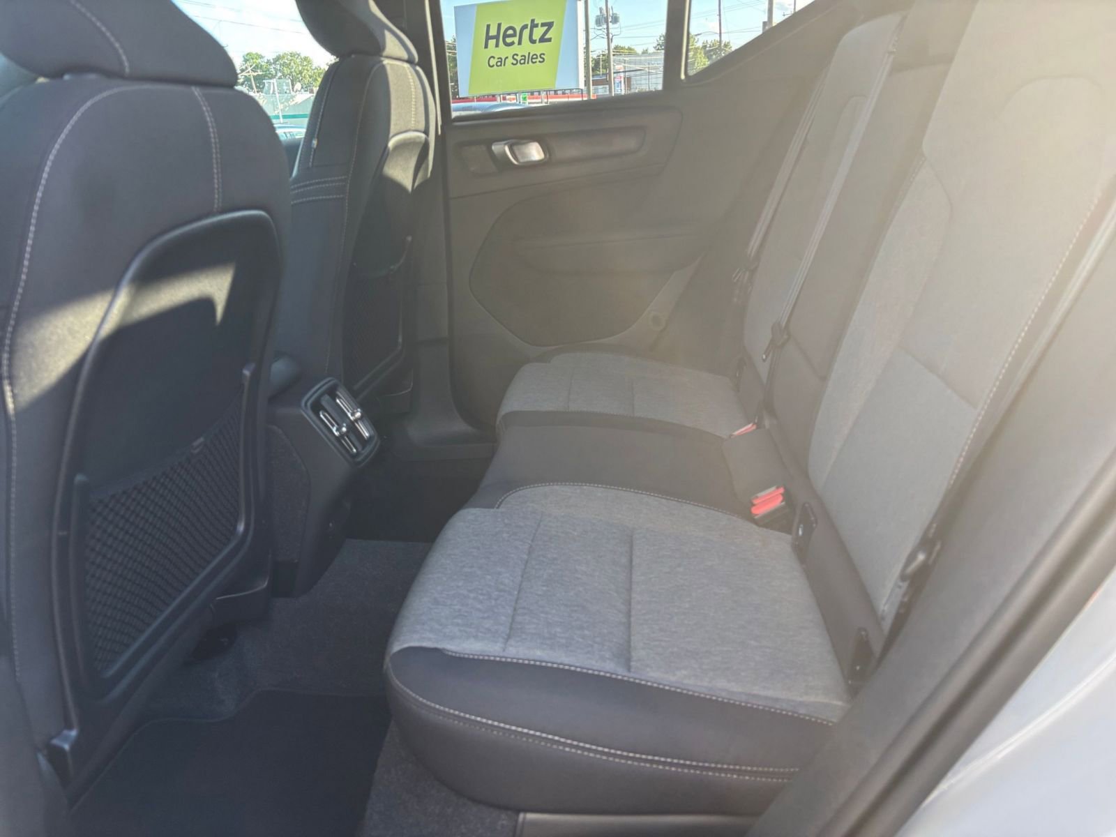 Thumbnail: 2024 Volvo XC40 - 25