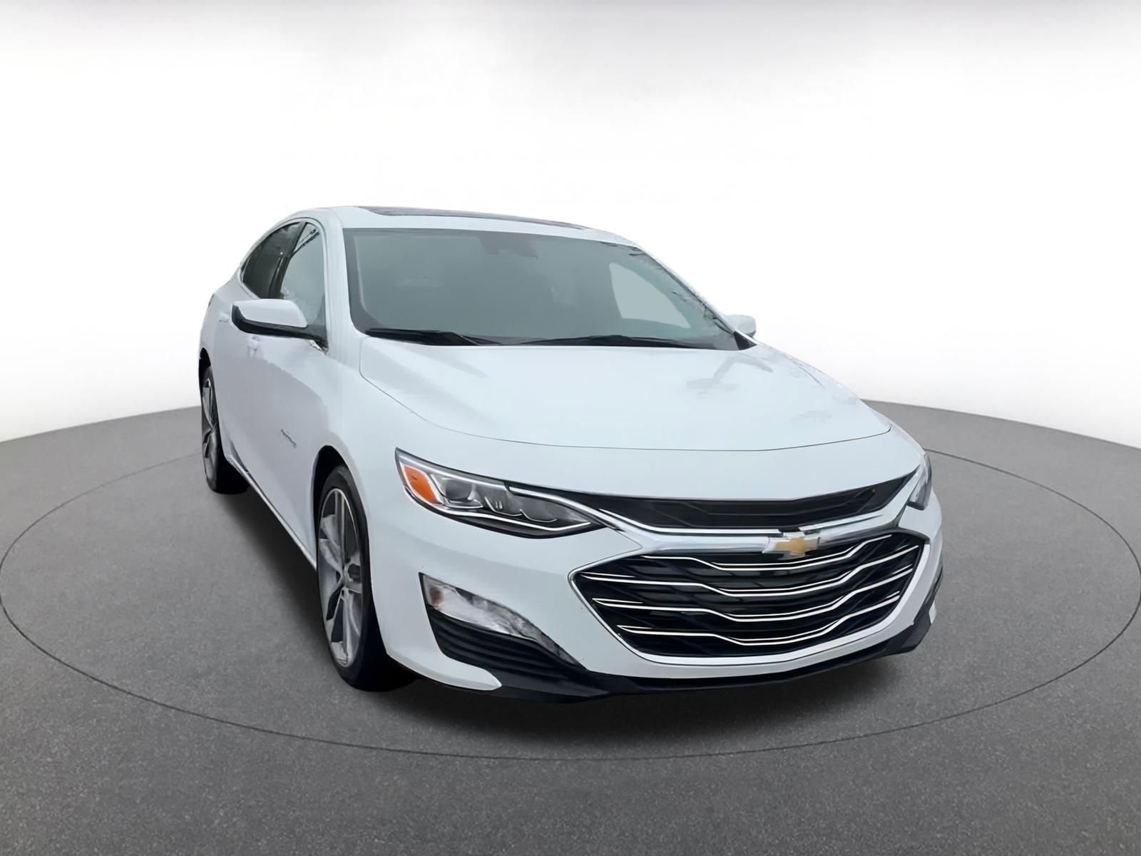 Thumbnail: 2024 Chevrolet Malibu - 3